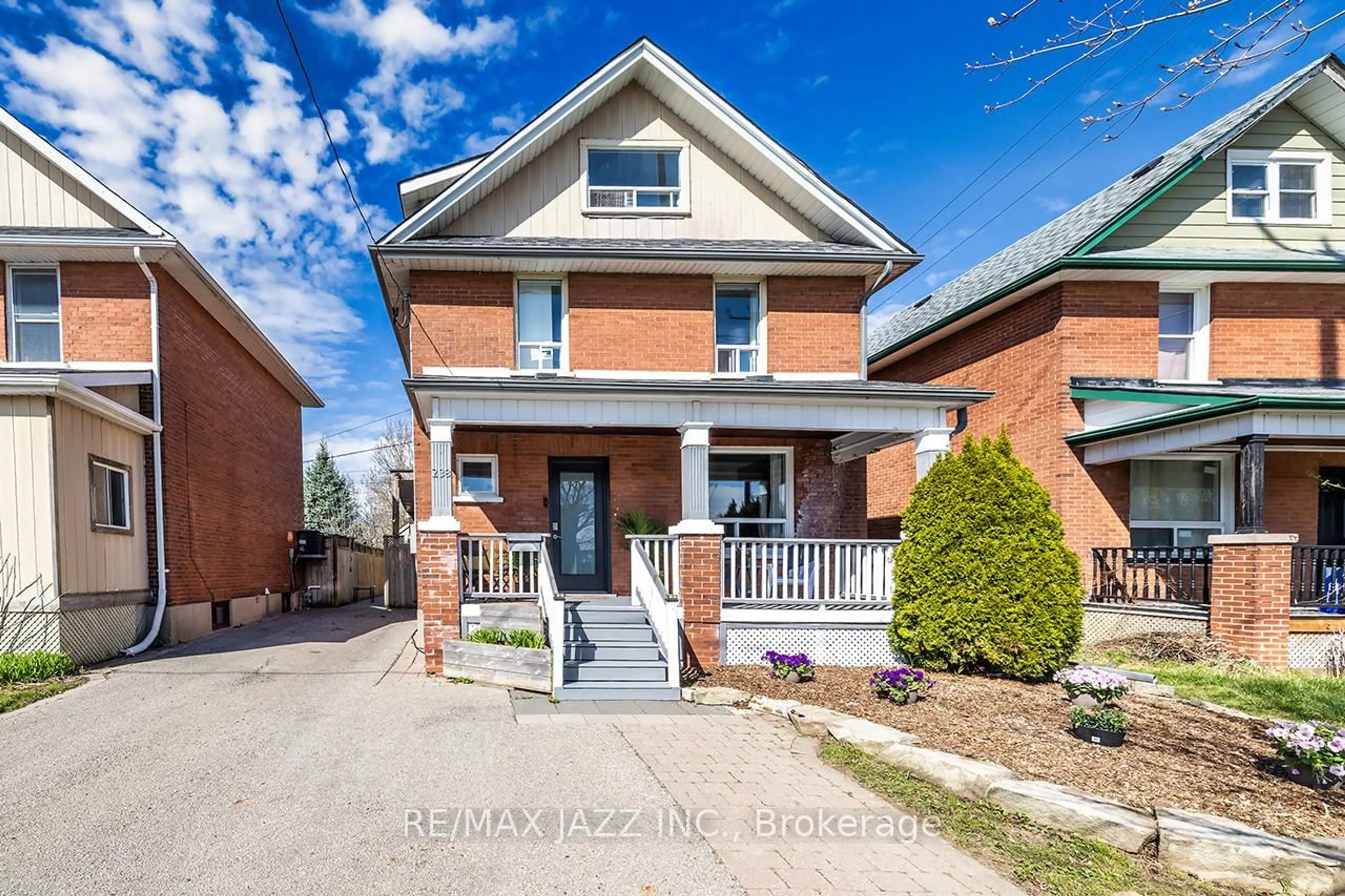Home with brick exterior material, street for 238 Division St, Oshawa Ontario L1G 5M5