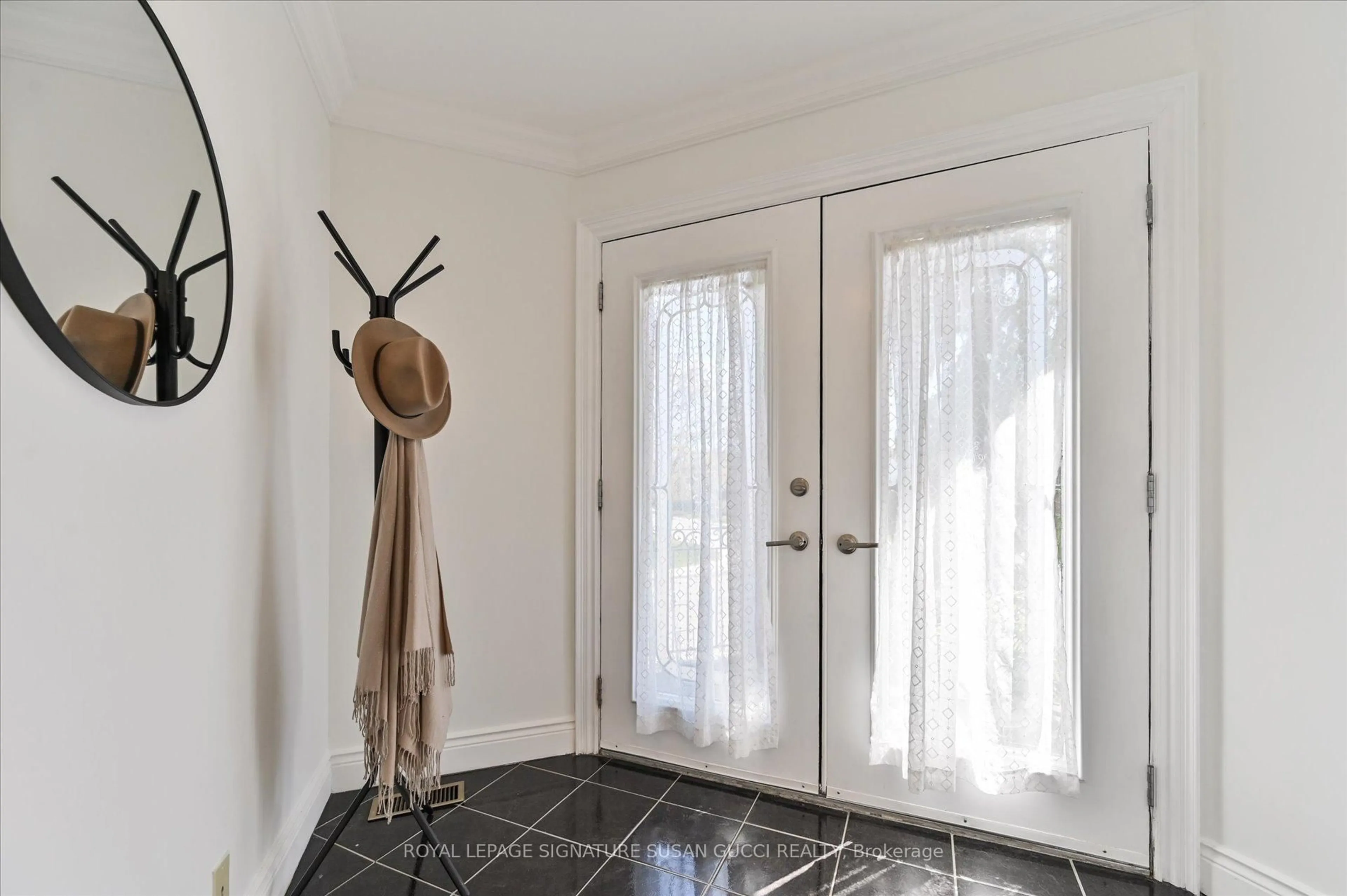 Indoor entryway for 82 Galbraith Ave, Toronto Ontario M4B 2B5