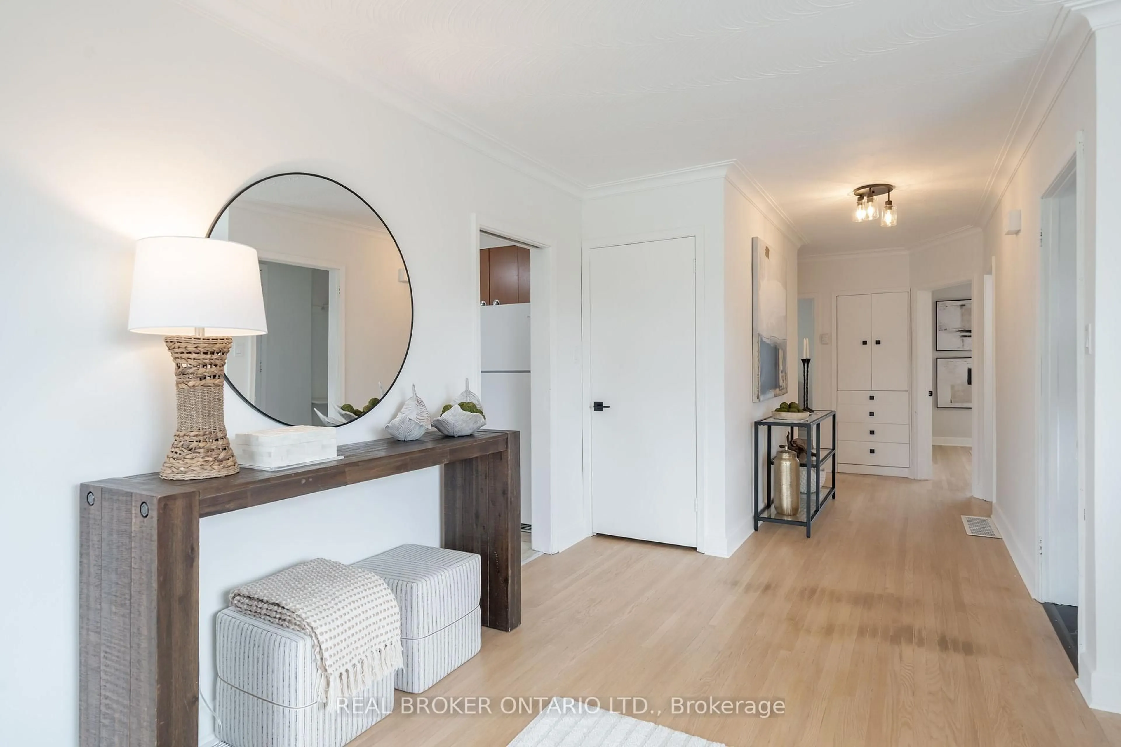 Indoor entryway for 841 Brimorton Dr, Toronto Ontario M1G 2T3