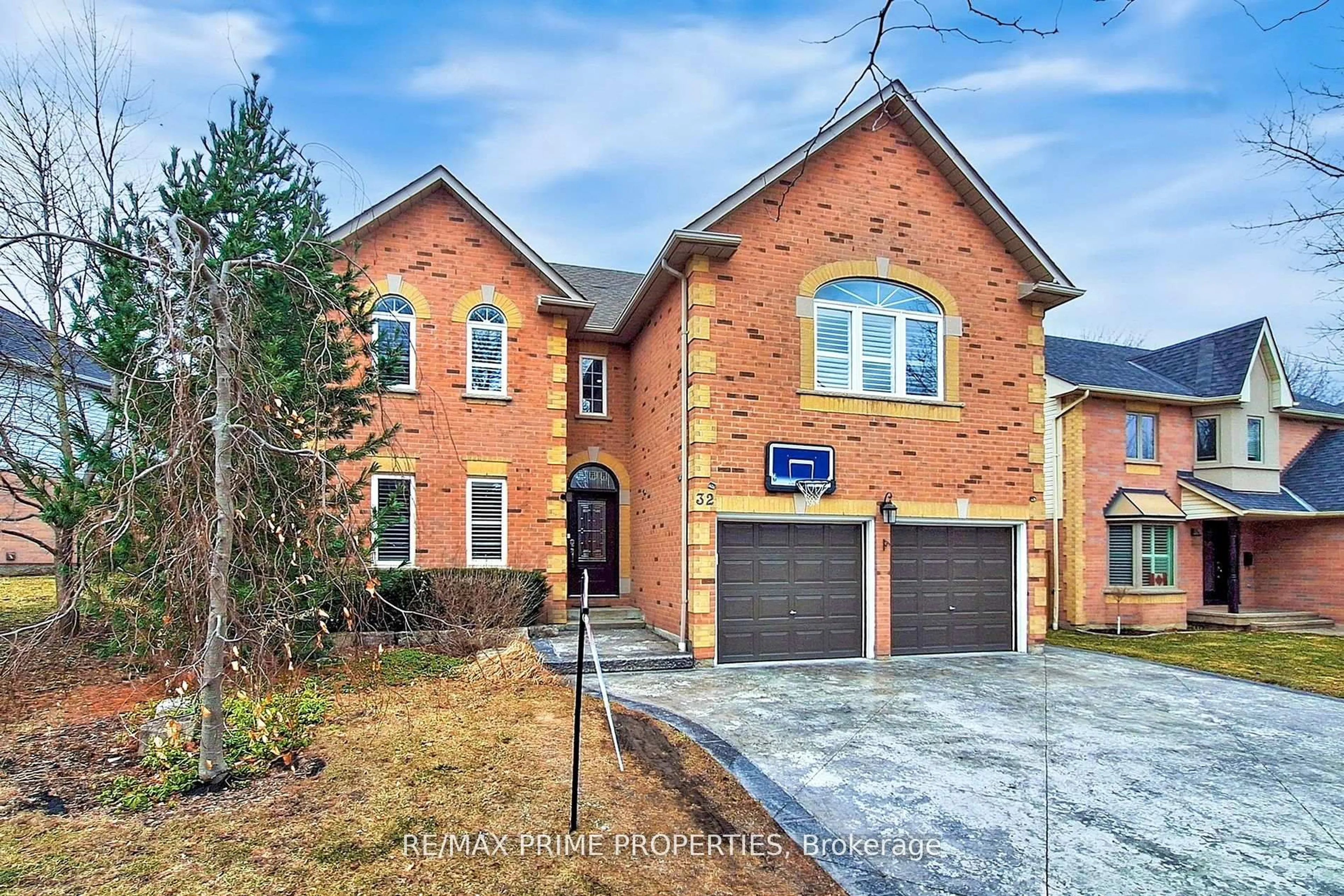Home with brick exterior material, street for 32 KENNETT Dr, Whitby Ontario L1P 1L5