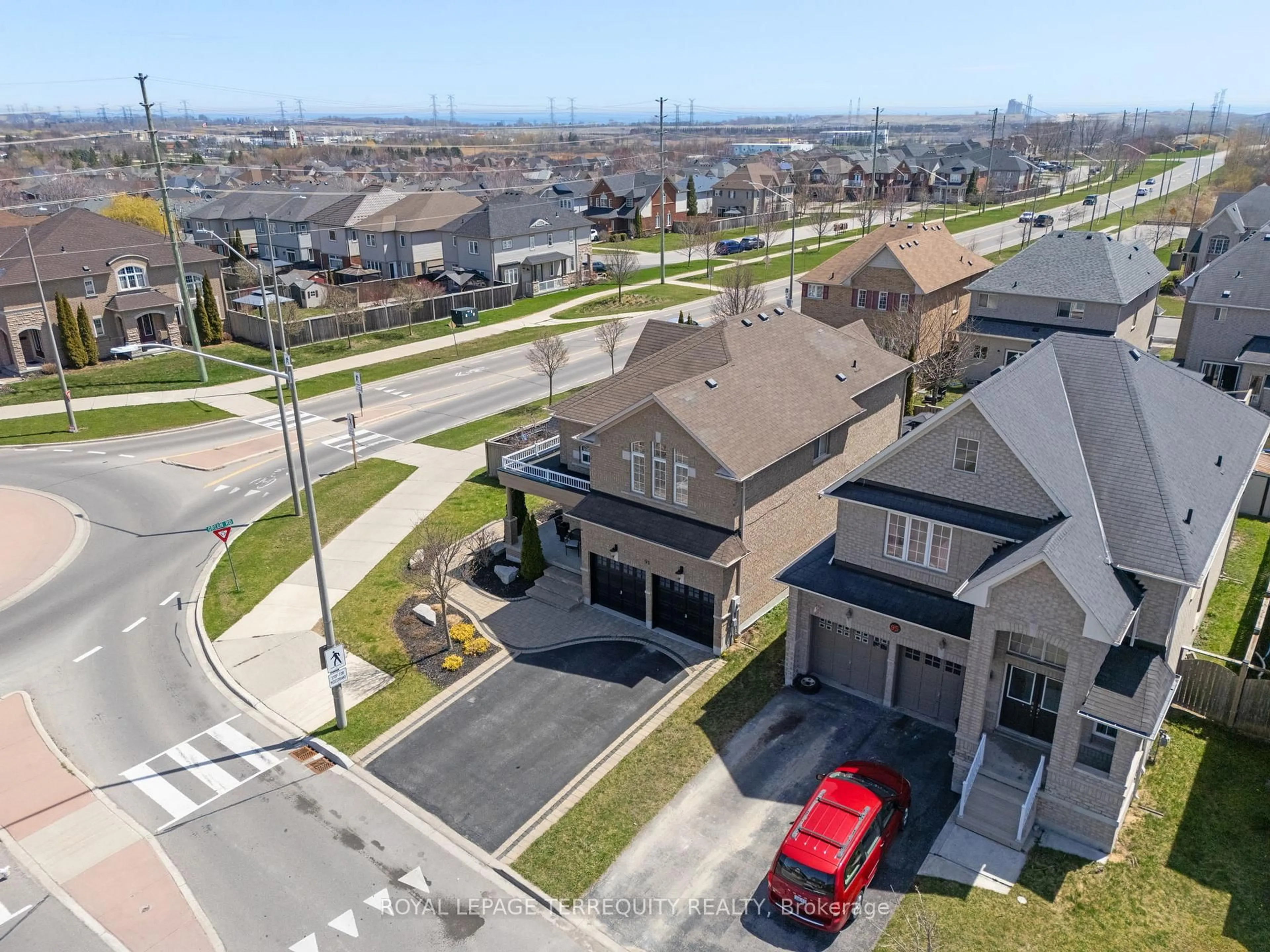 A pic from outside/outdoor area/front of a property/back of a property/a pic from drone, street for 91 Remmington St, Clarington Ontario L1C 0J8