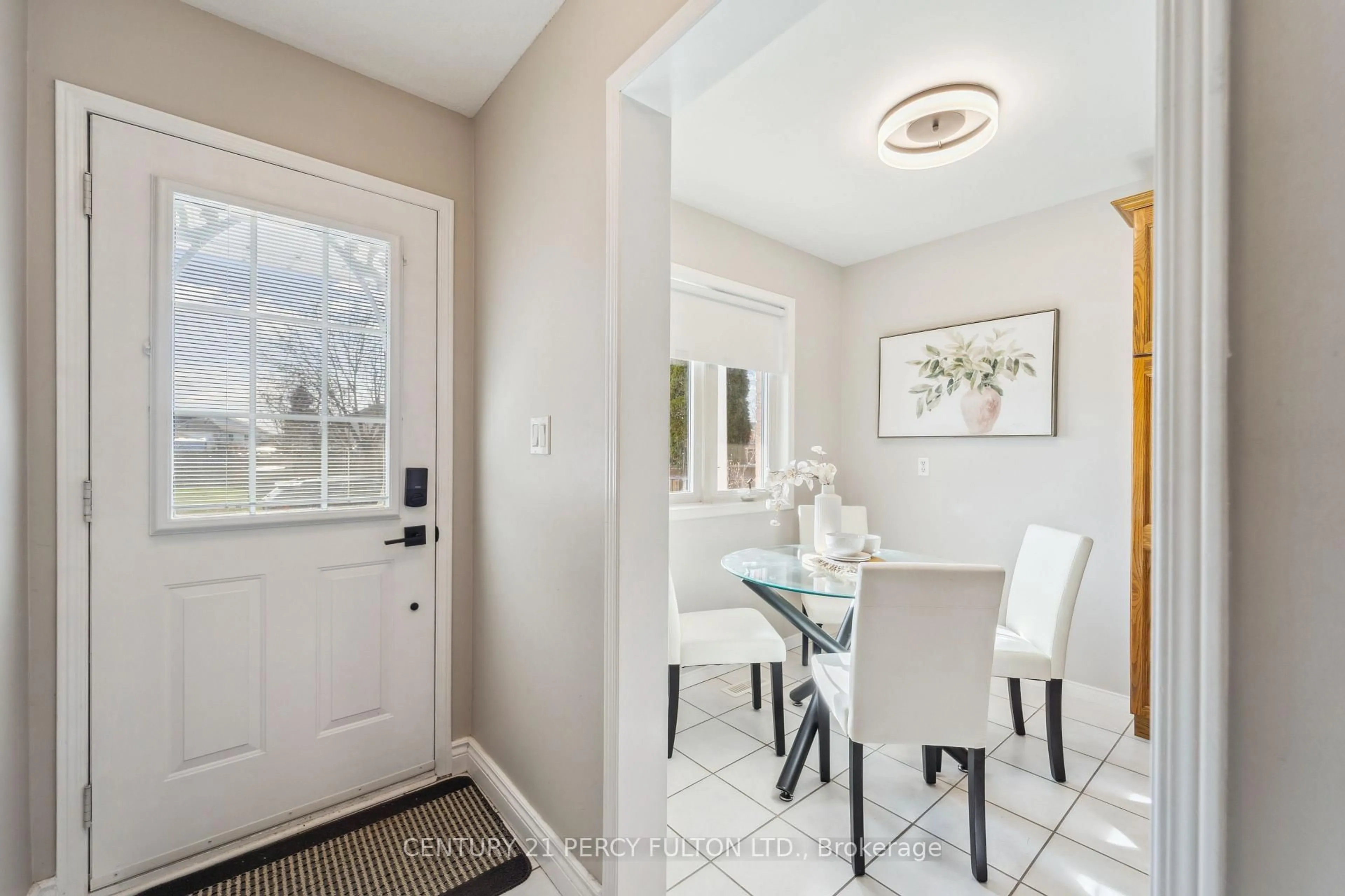 Indoor entryway for 99 Firwood Ave, Clarington Ontario L1E 3B3