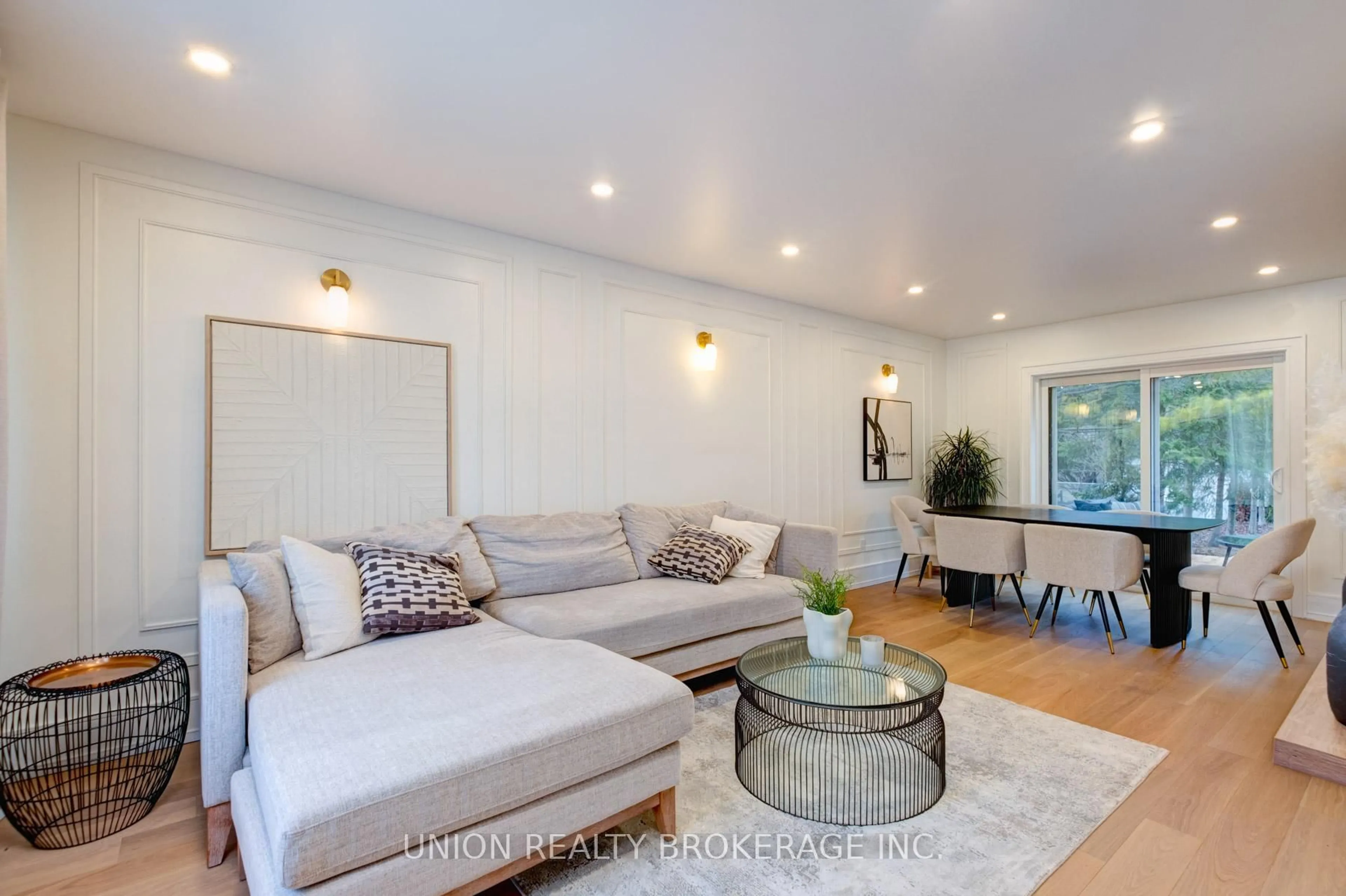 Living room with furniture, wood/laminate floor for 22 Cliffcrest Dr, Toronto Ontario M1M 2K2
