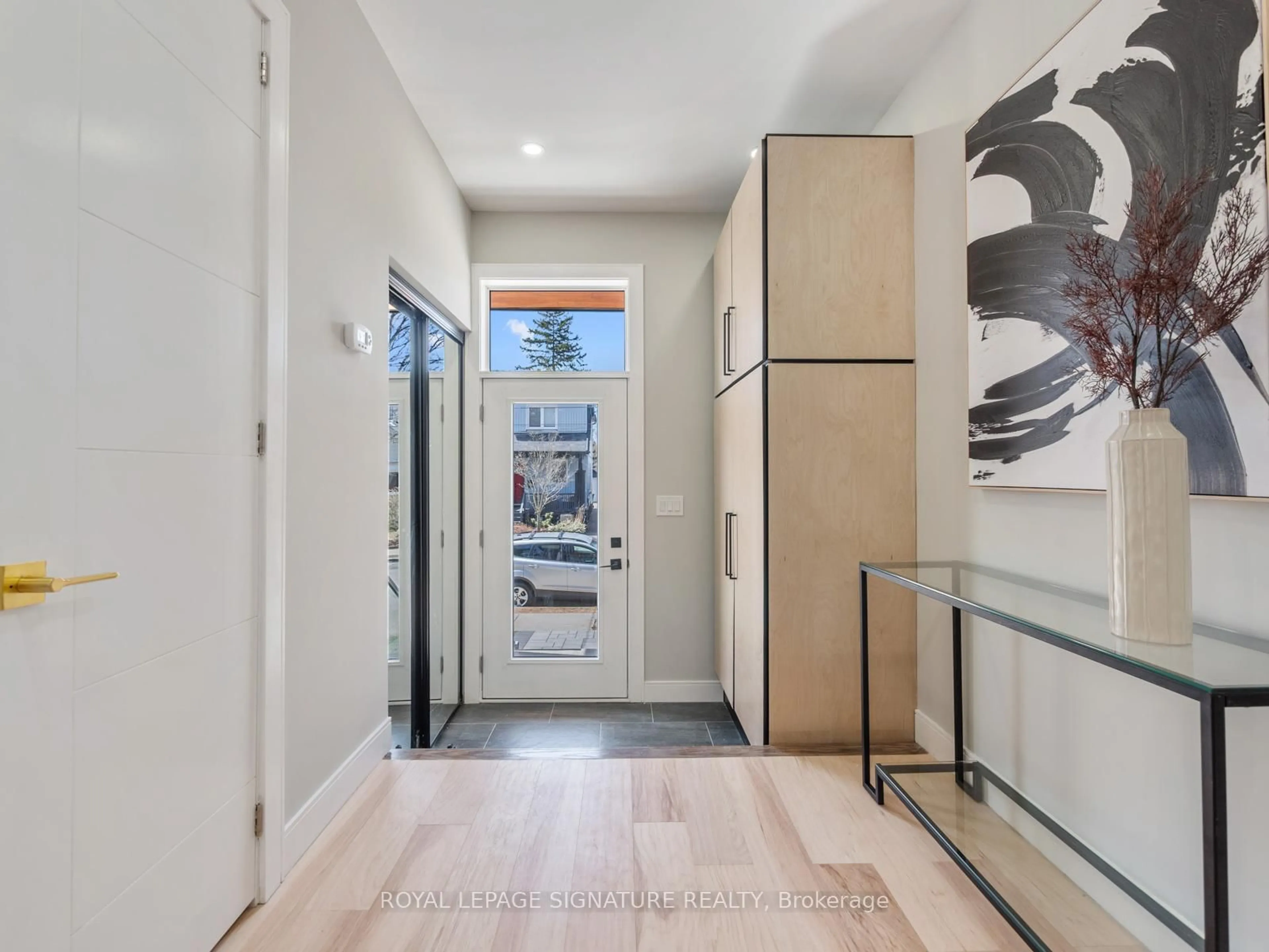 Indoor entryway for 201 Gledhill Ave, Toronto Ontario M4C 5K9