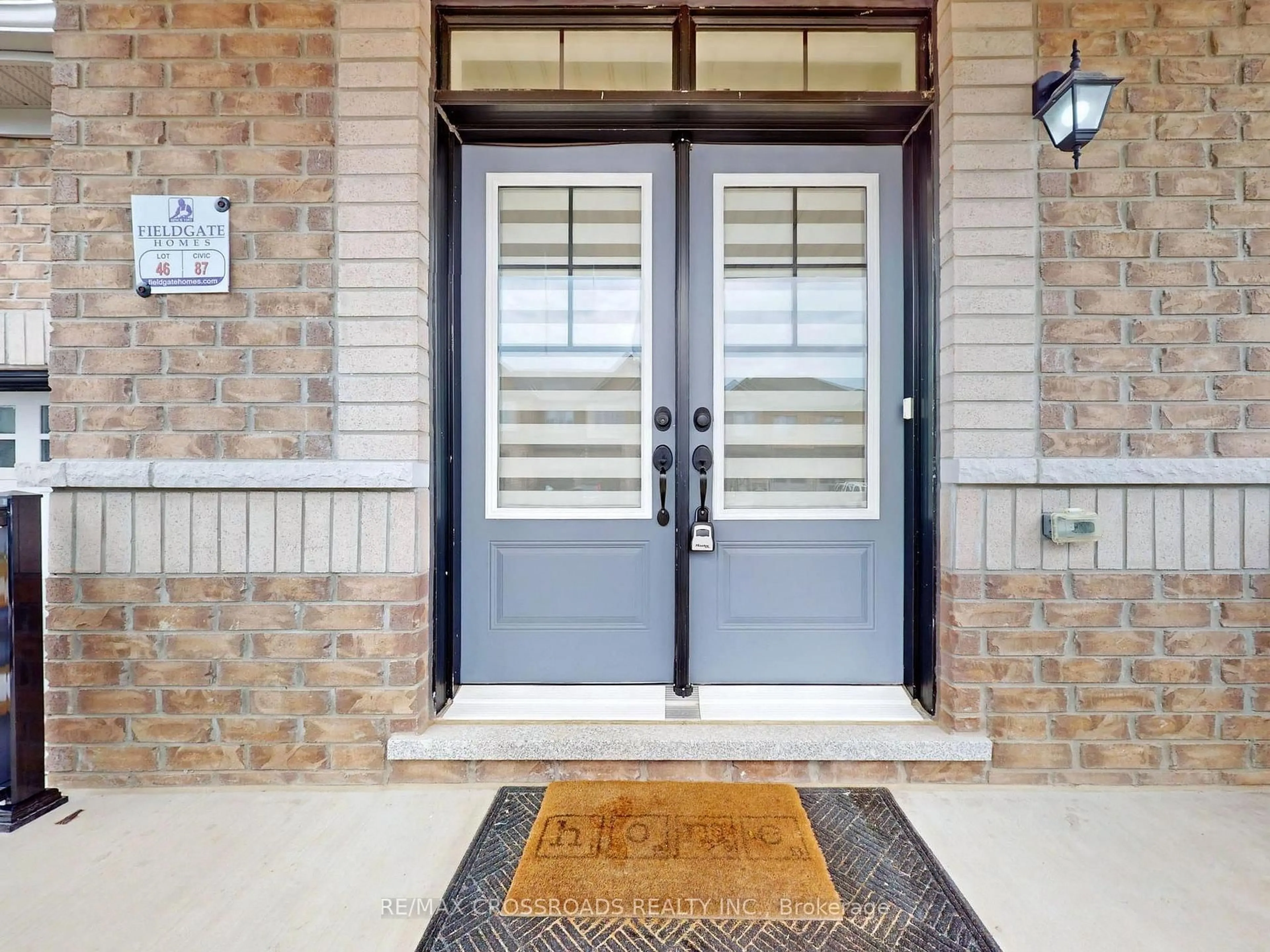 Indoor entryway for 87 Conarty Cres, Whitby Ontario L1P 2A9