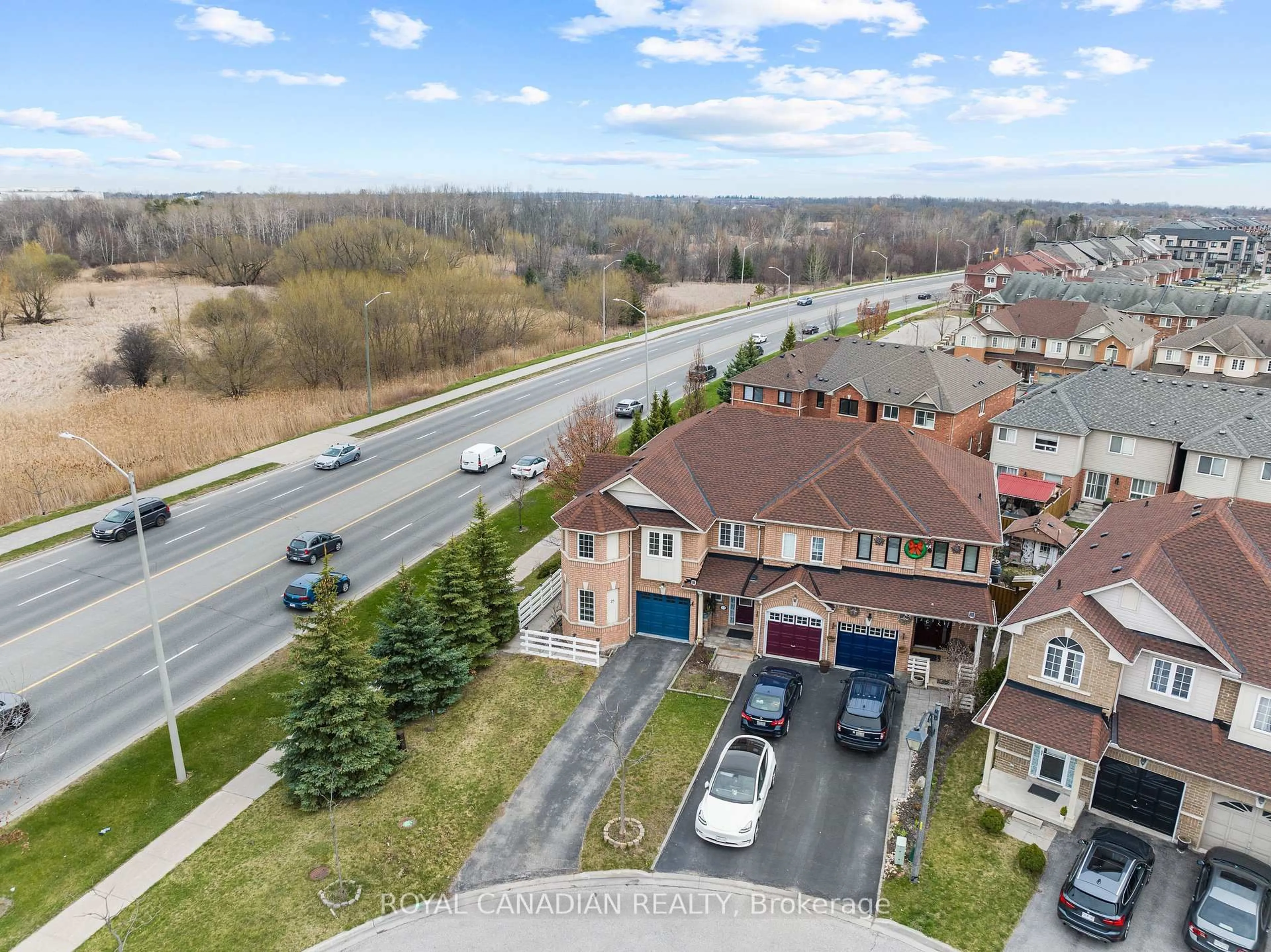 A pic from outside/outdoor area/front of a property/back of a property/a pic from drone, street for 25 Brind-Sheridan Crt, Ajax Ontario L1S 0A2