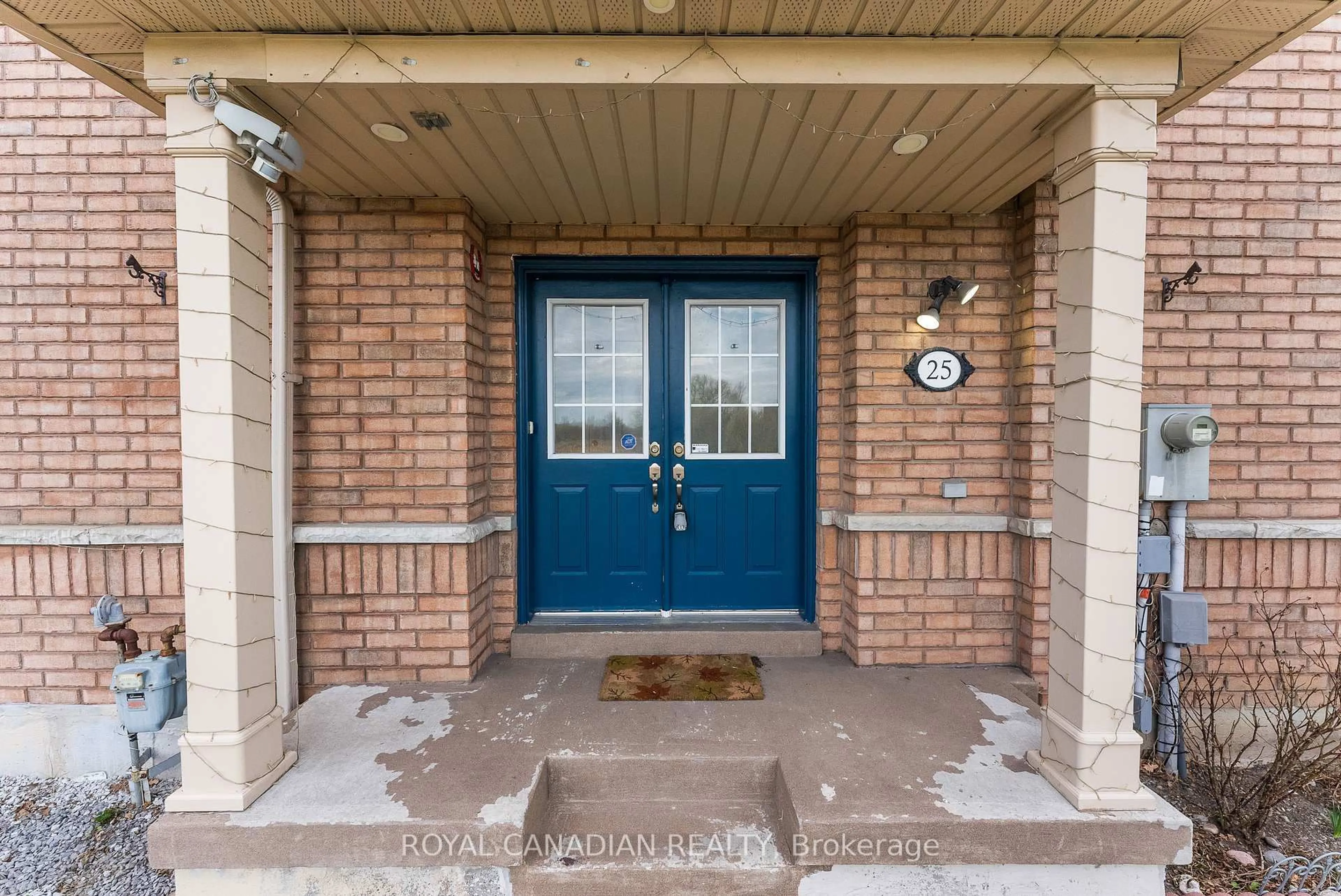 Indoor entryway for 25 Brind-Sheridan Crt, Ajax Ontario L1S 0A2