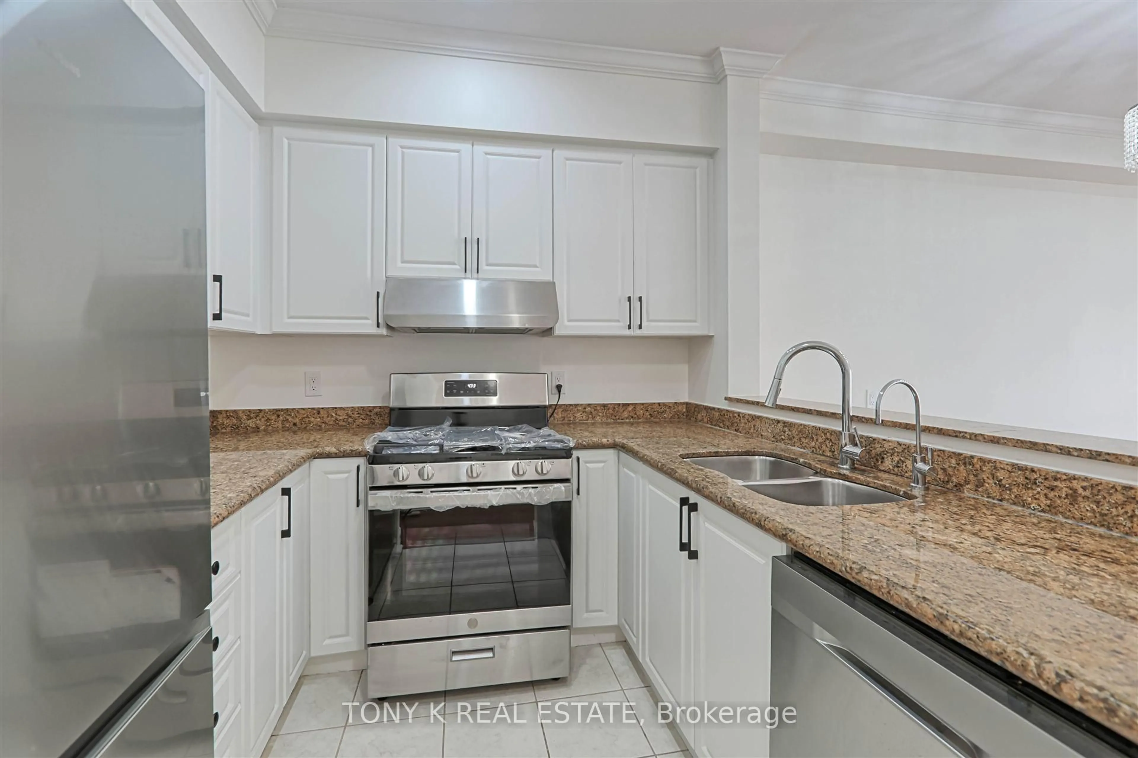 Standard kitchen, unknown for 522 B Birchmount Rd, Toronto Ontario M1K 1N8