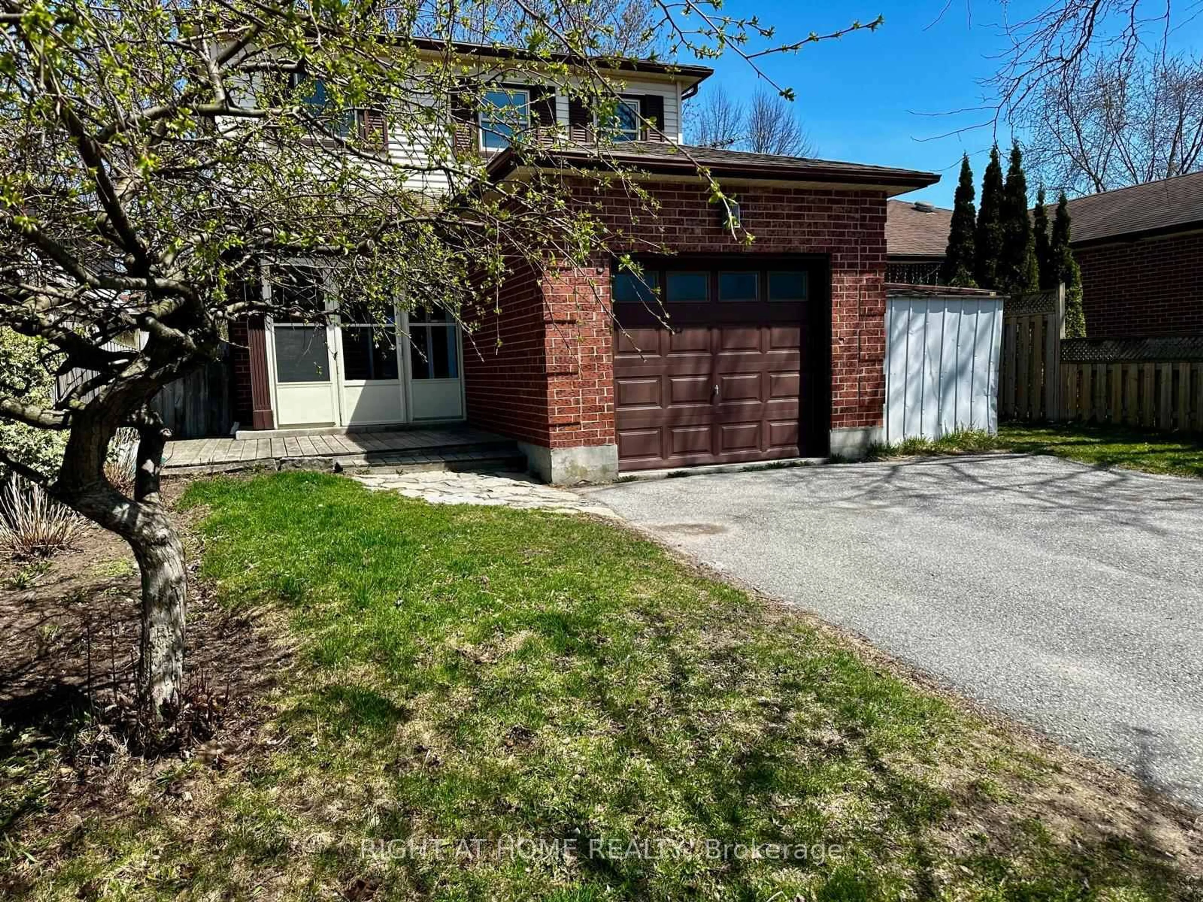 A pic from outside/outdoor area/front of a property/back of a property/a pic from drone, street for 73 Birchfield Dr, Clarington Ontario L1E 1M7