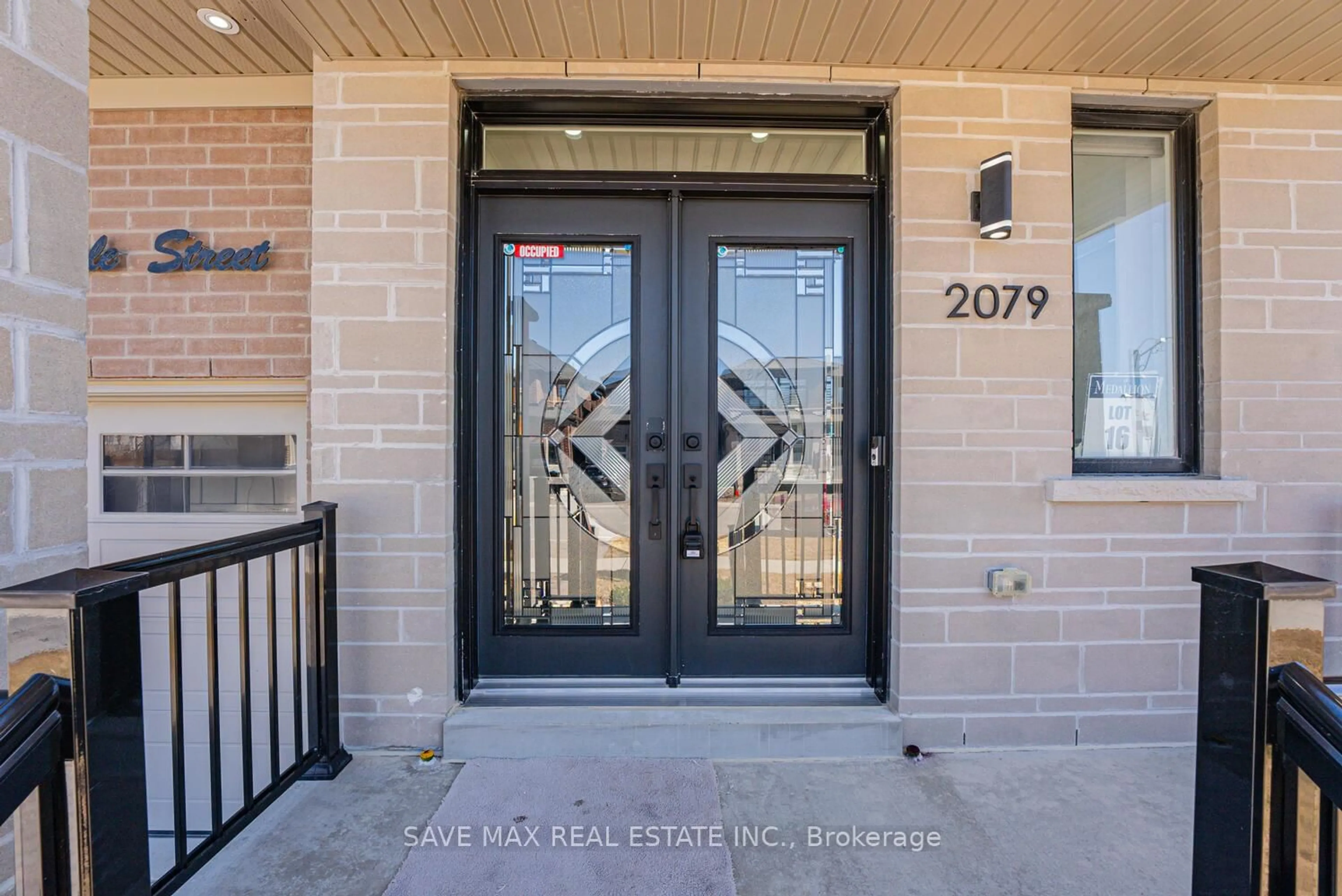 Indoor entryway for 2079 Hallandale St, Oshawa Ontario L1L 0T4