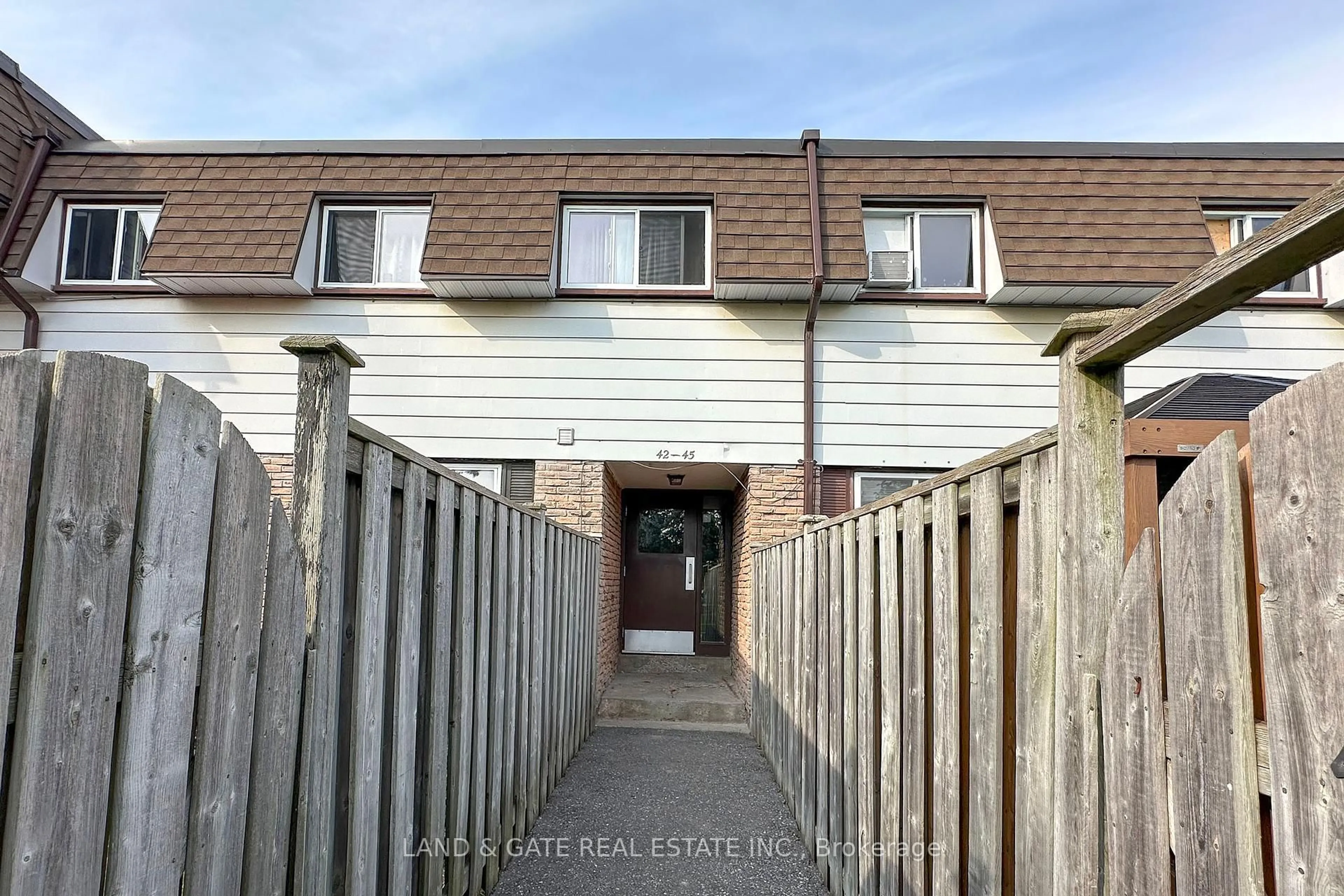 A pic from outside/outdoor area/front of a property/back of a property/a pic from drone, street for 1300 Oxford St #43, Oshawa Ontario L1J 6C5