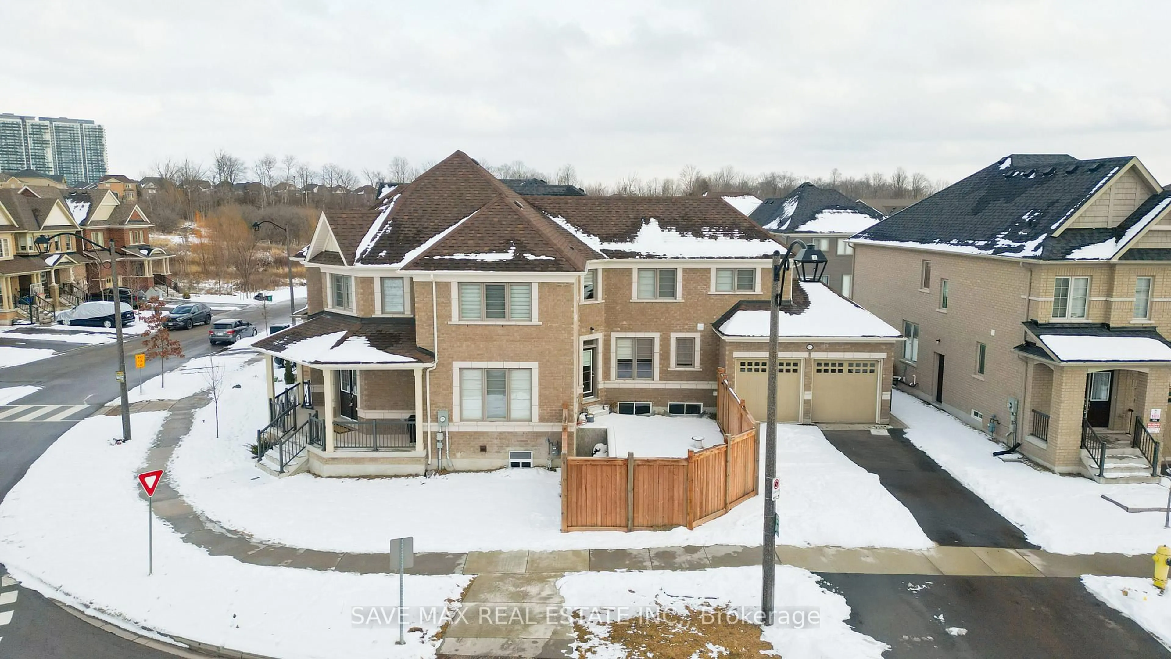 A pic from outside/outdoor area/front of a property/back of a property/a pic from drone, unknown for 2576 Bandsman Cres, Oshawa Ontario L1L 0M1