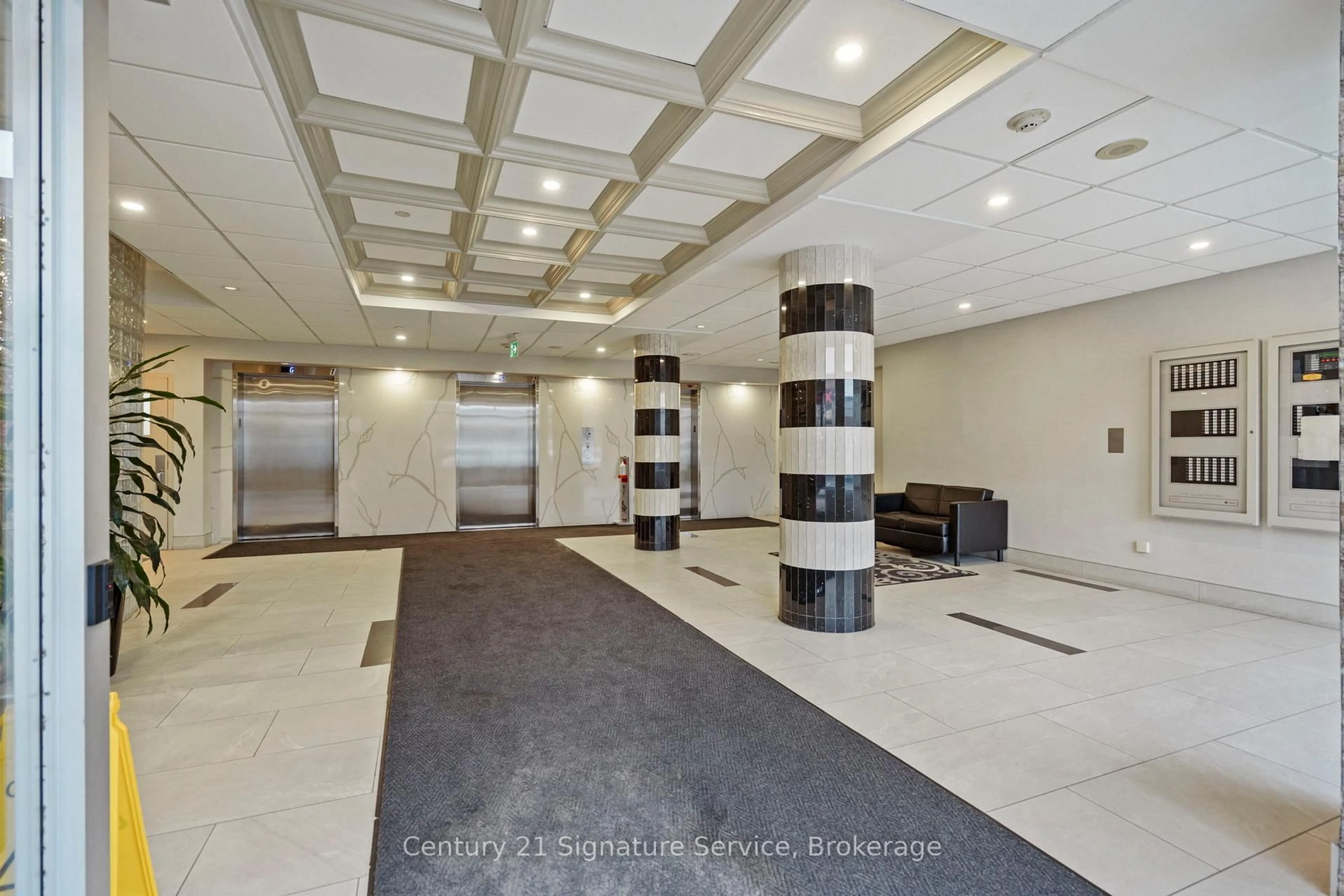 Indoor foyer for 1470 Midland Ave #1508, Toronto Ontario M1P 4Z4