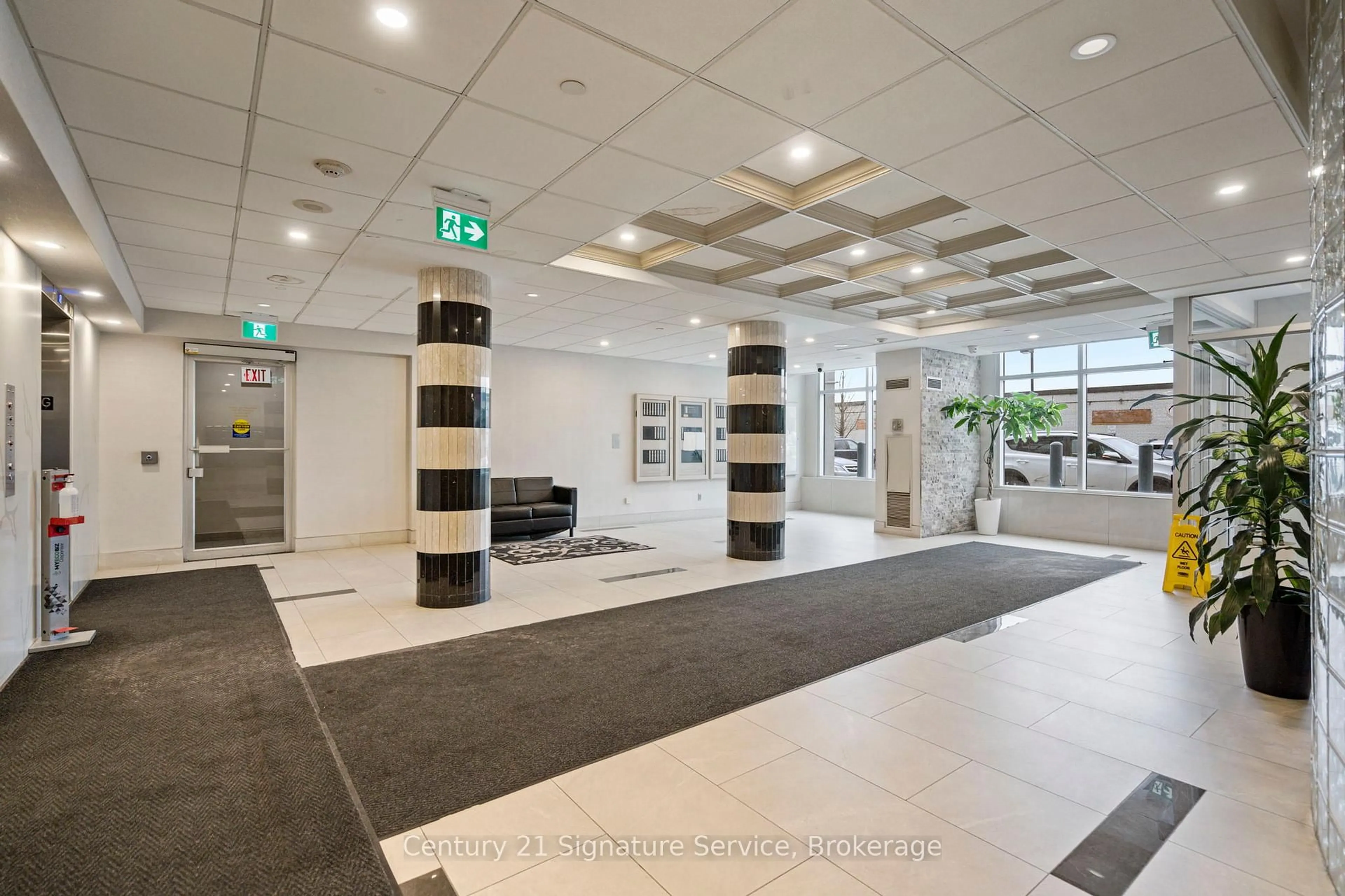 Indoor foyer for 1470 Midland Ave #1508, Toronto Ontario M1P 4Z4