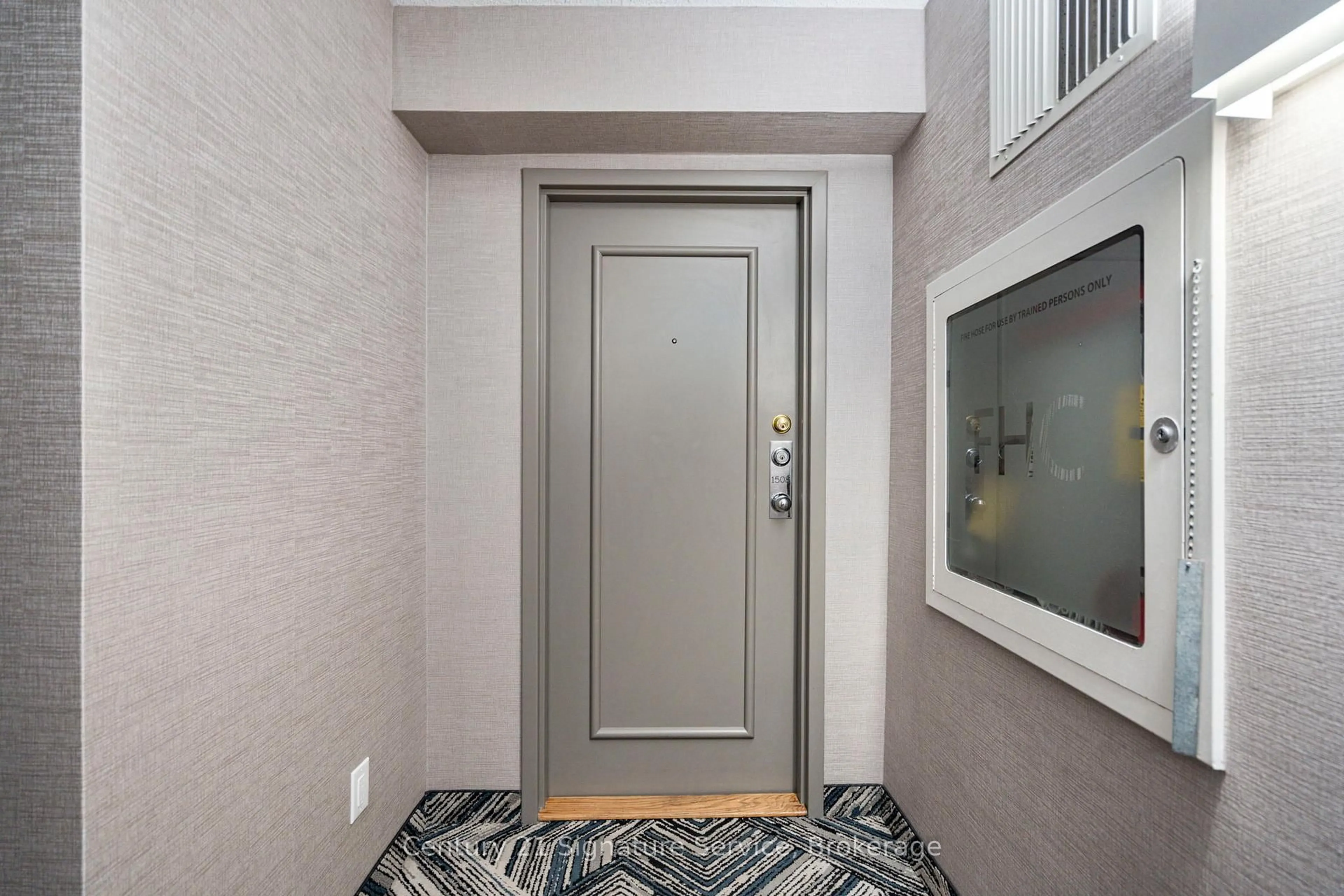 Indoor entryway for 1470 Midland Ave #1508, Toronto Ontario M1P 4Z4