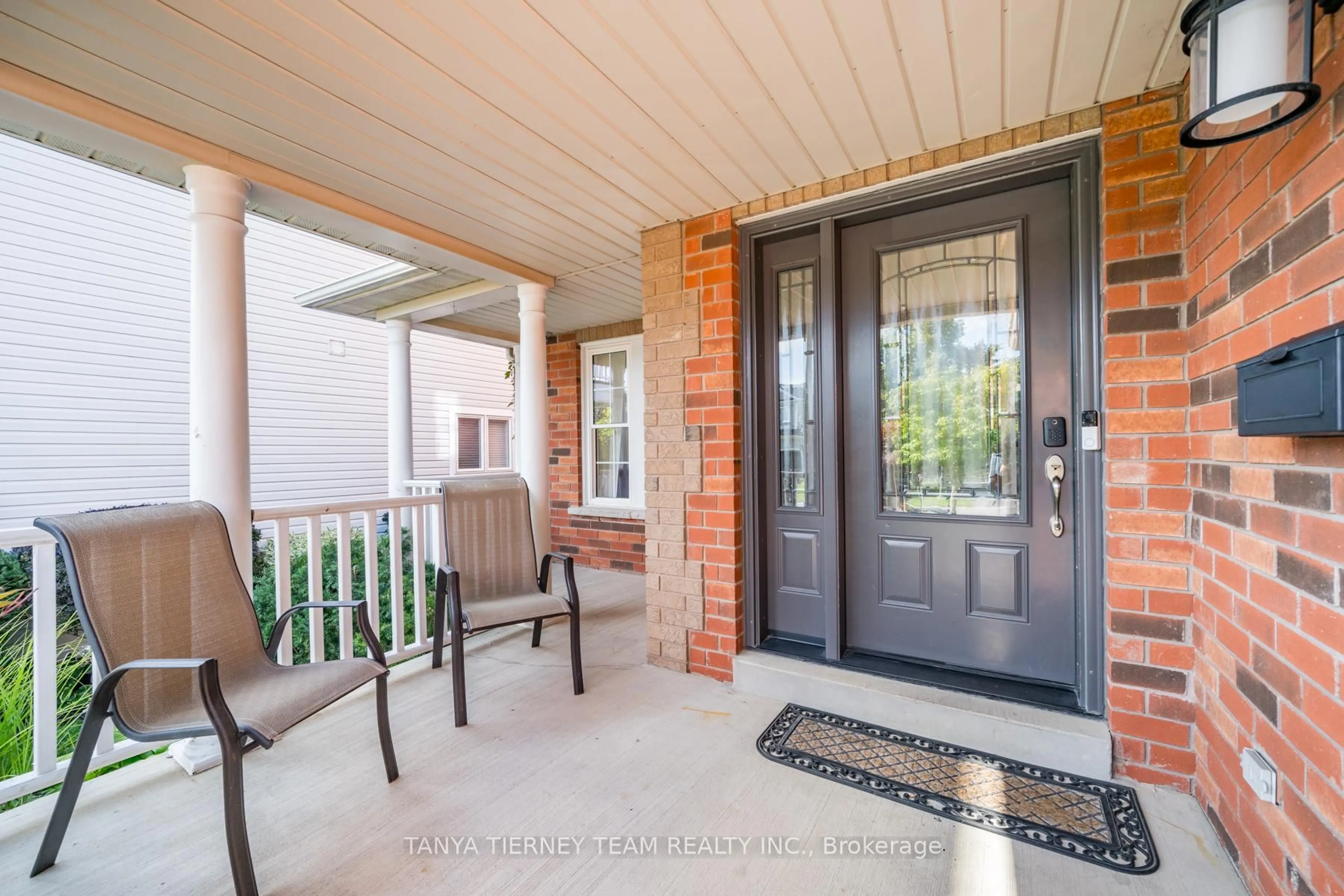 Indoor entryway for 8 Nathan Ave, Whitby Ontario L1M 1J3