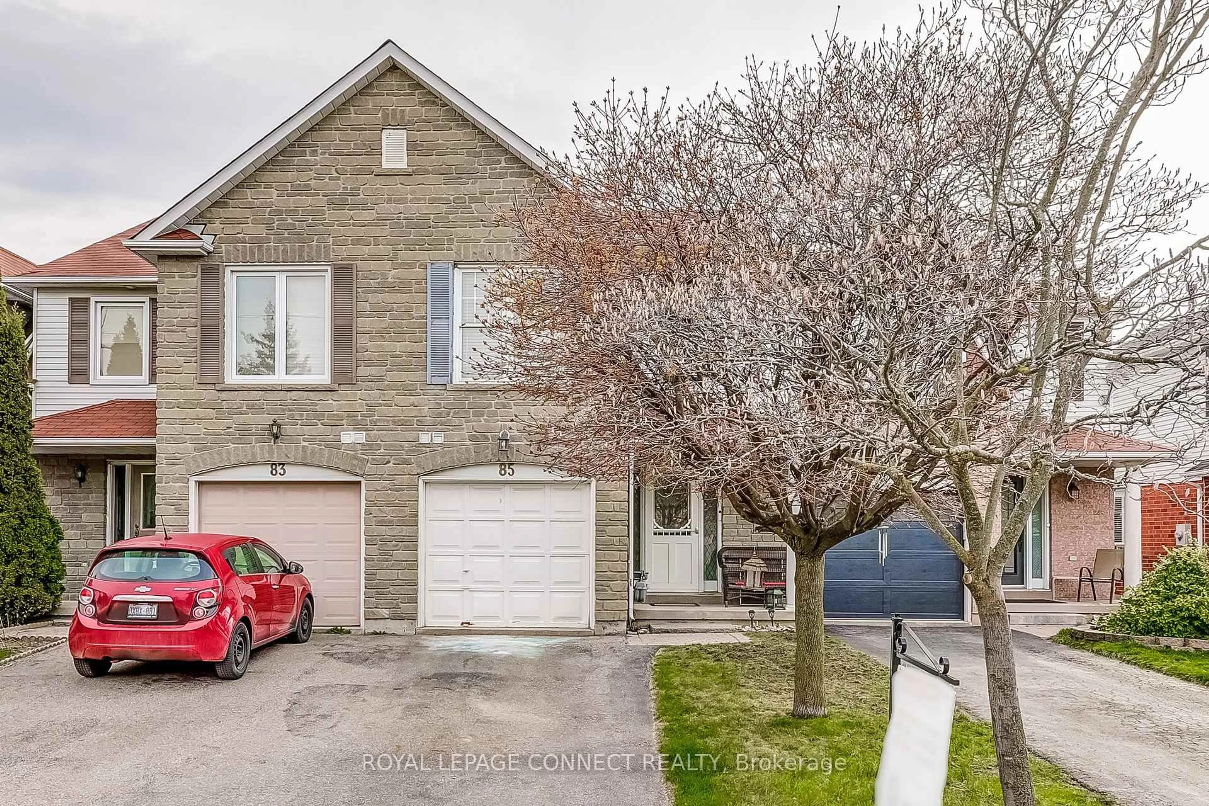 A pic from outside/outdoor area/front of a property/back of a property/a pic from drone, street for 85 Brownstone Cres, Clarington Ontario L1E 2Y2