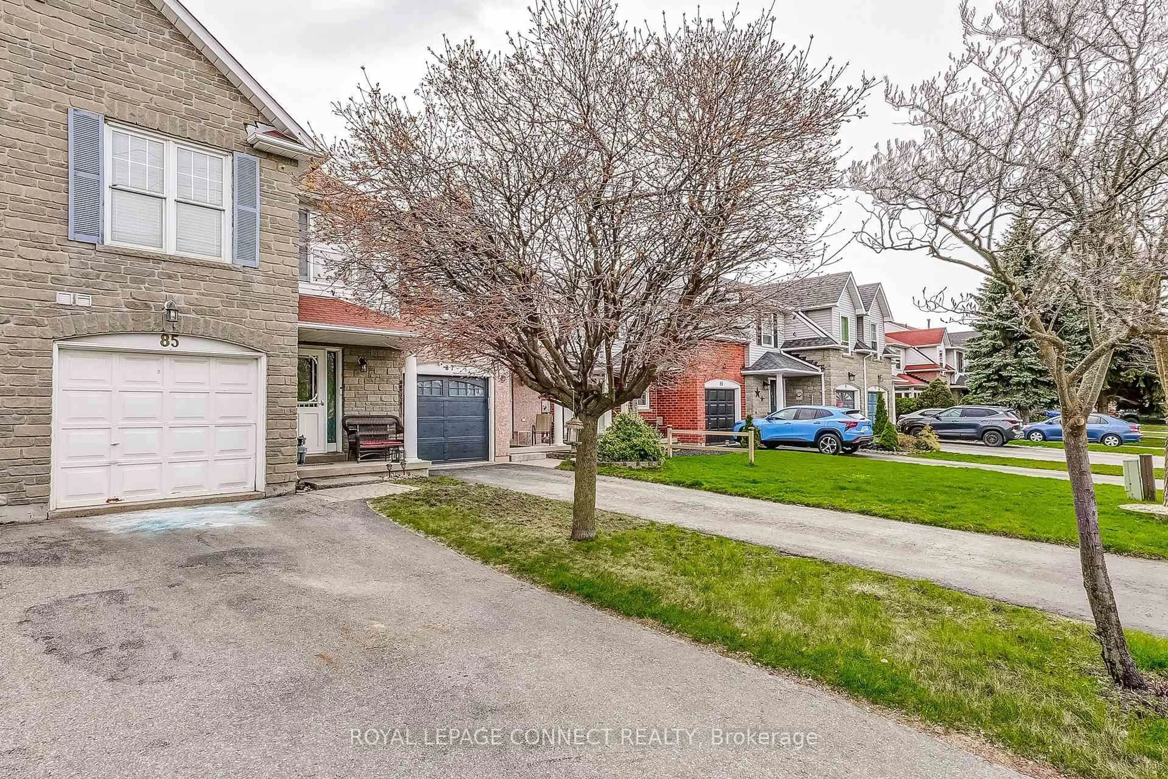 A pic from outside/outdoor area/front of a property/back of a property/a pic from drone, street for 85 Brownstone Cres, Clarington Ontario L1E 2Y2