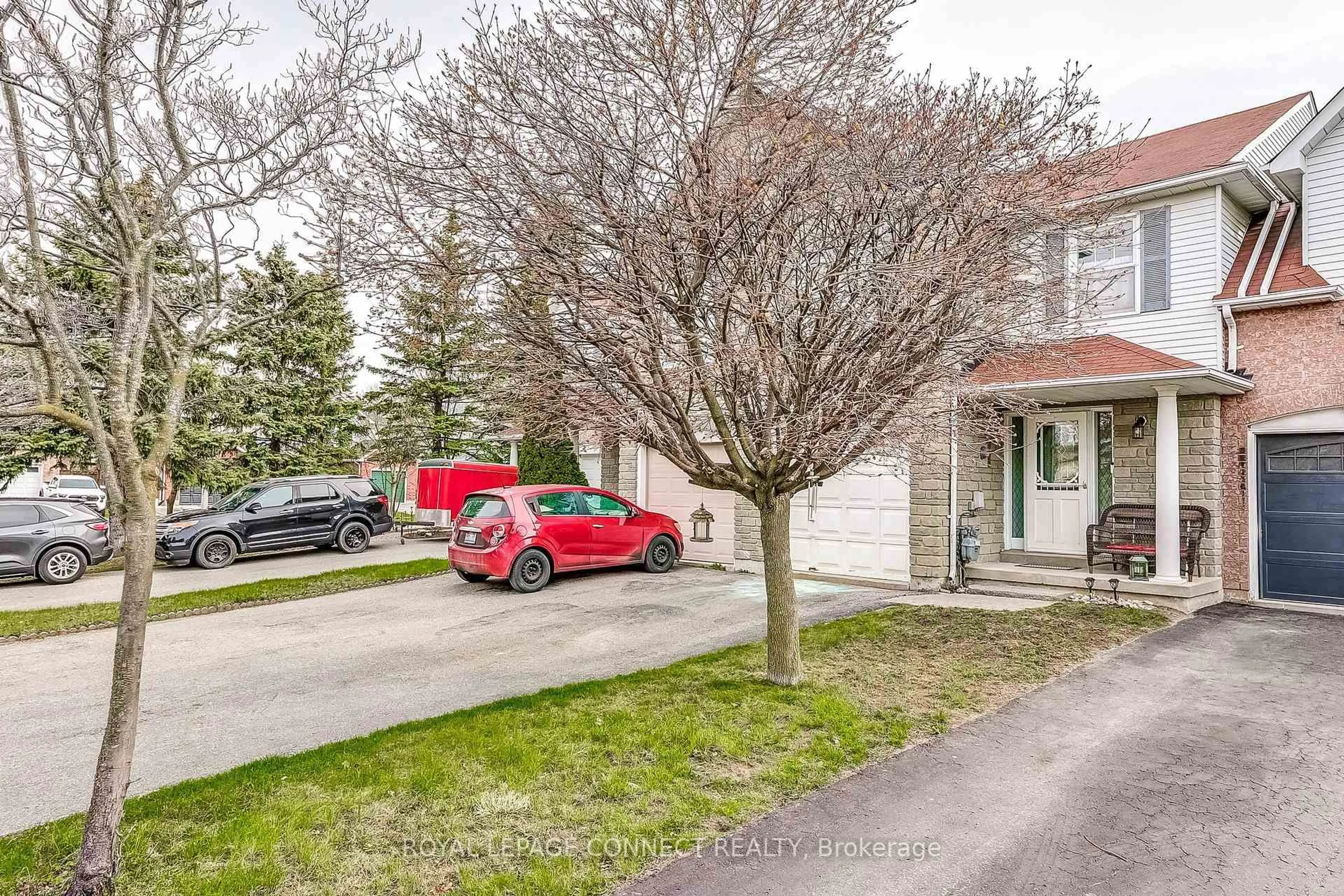 A pic from outside/outdoor area/front of a property/back of a property/a pic from drone, street for 85 Brownstone Cres, Clarington Ontario L1E 2Y2