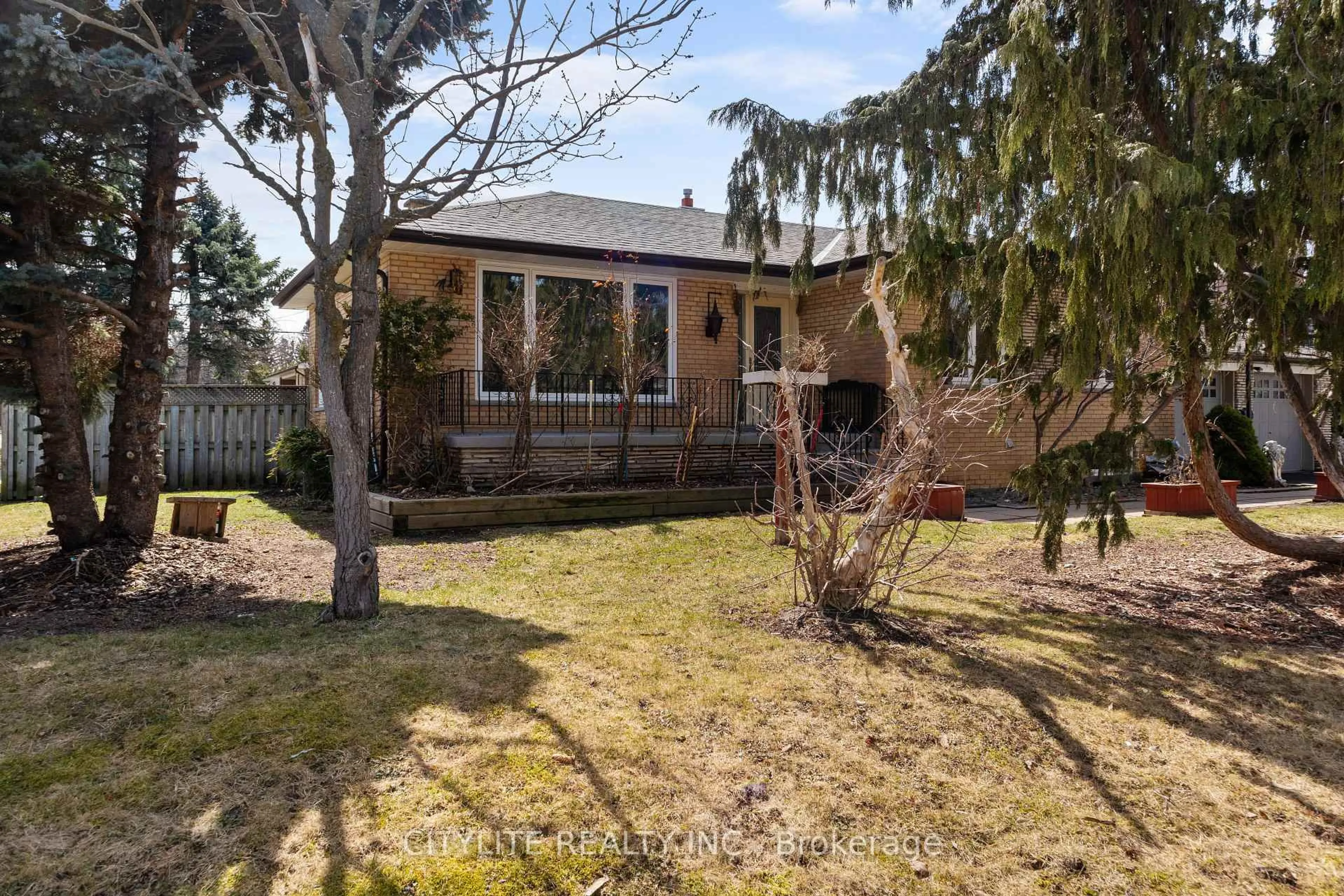 A pic from outside/outdoor area/front of a property/back of a property/a pic from drone, street for 2 Emmeline Cres, Toronto Ontario M1S 1L2