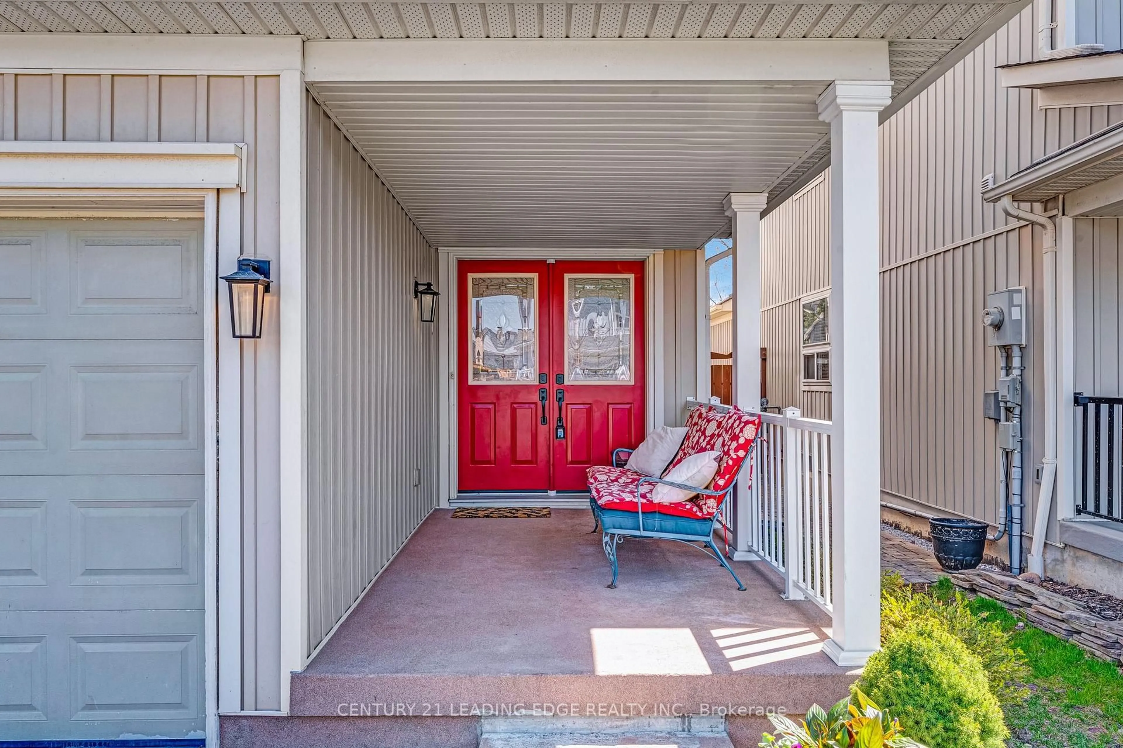 Indoor entryway for 53 Kinross Ave, Whitby Ontario L1M 2C4