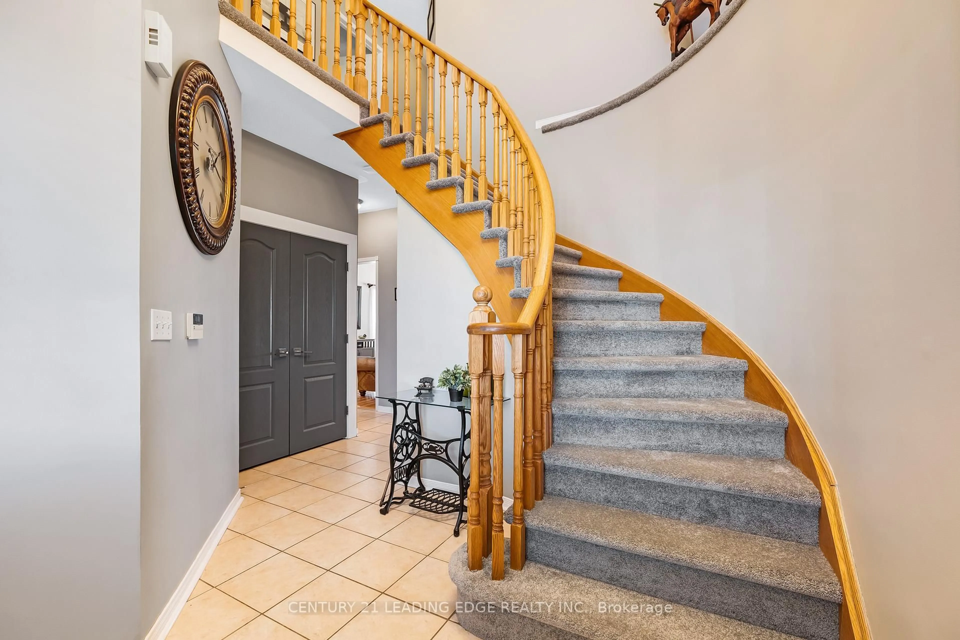 Indoor foyer for 53 Kinross Ave, Whitby Ontario L1M 2C4