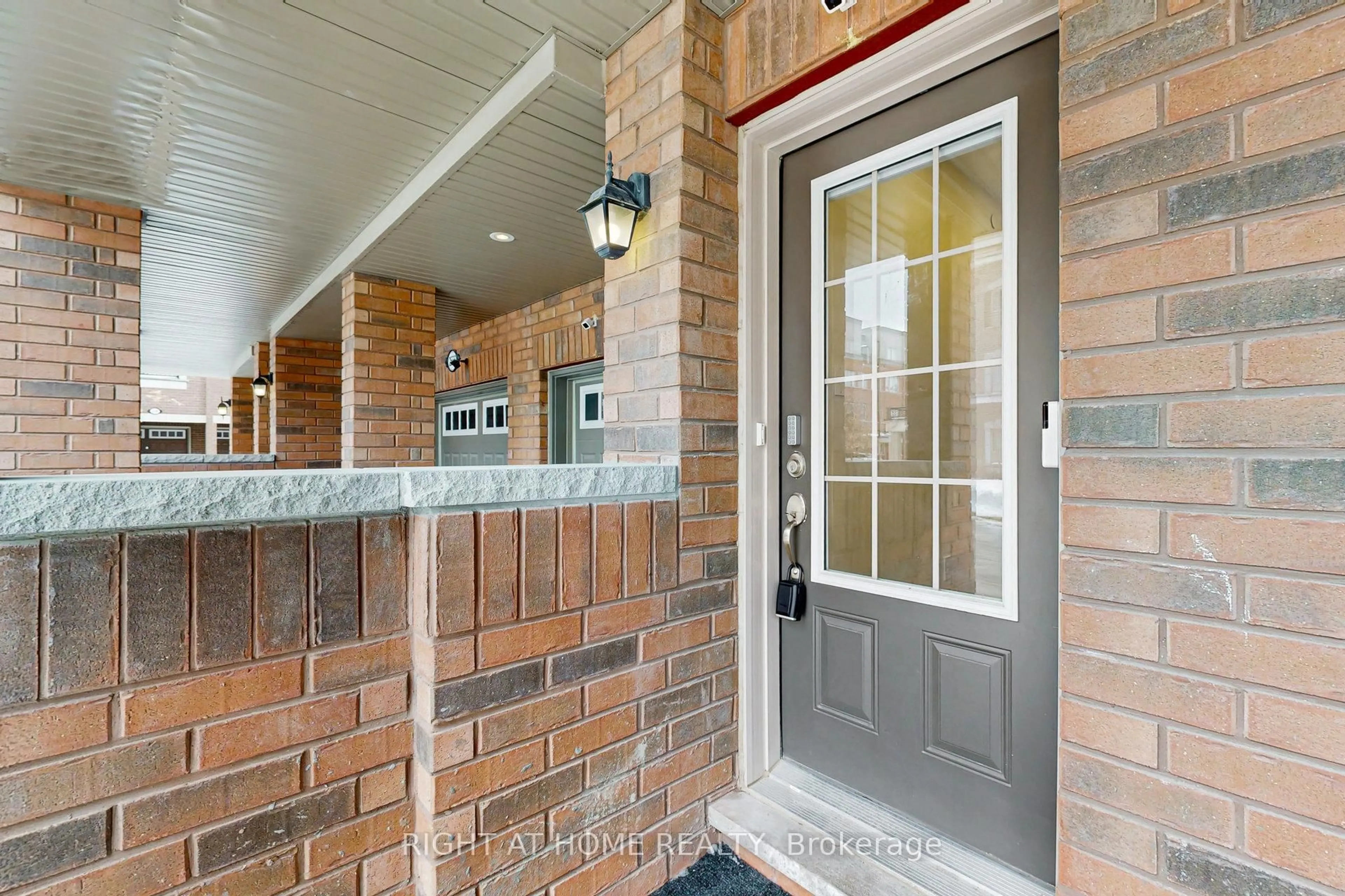 Indoor entryway for 2558 Bromus Path, Oshawa Ontario L1L 0K7