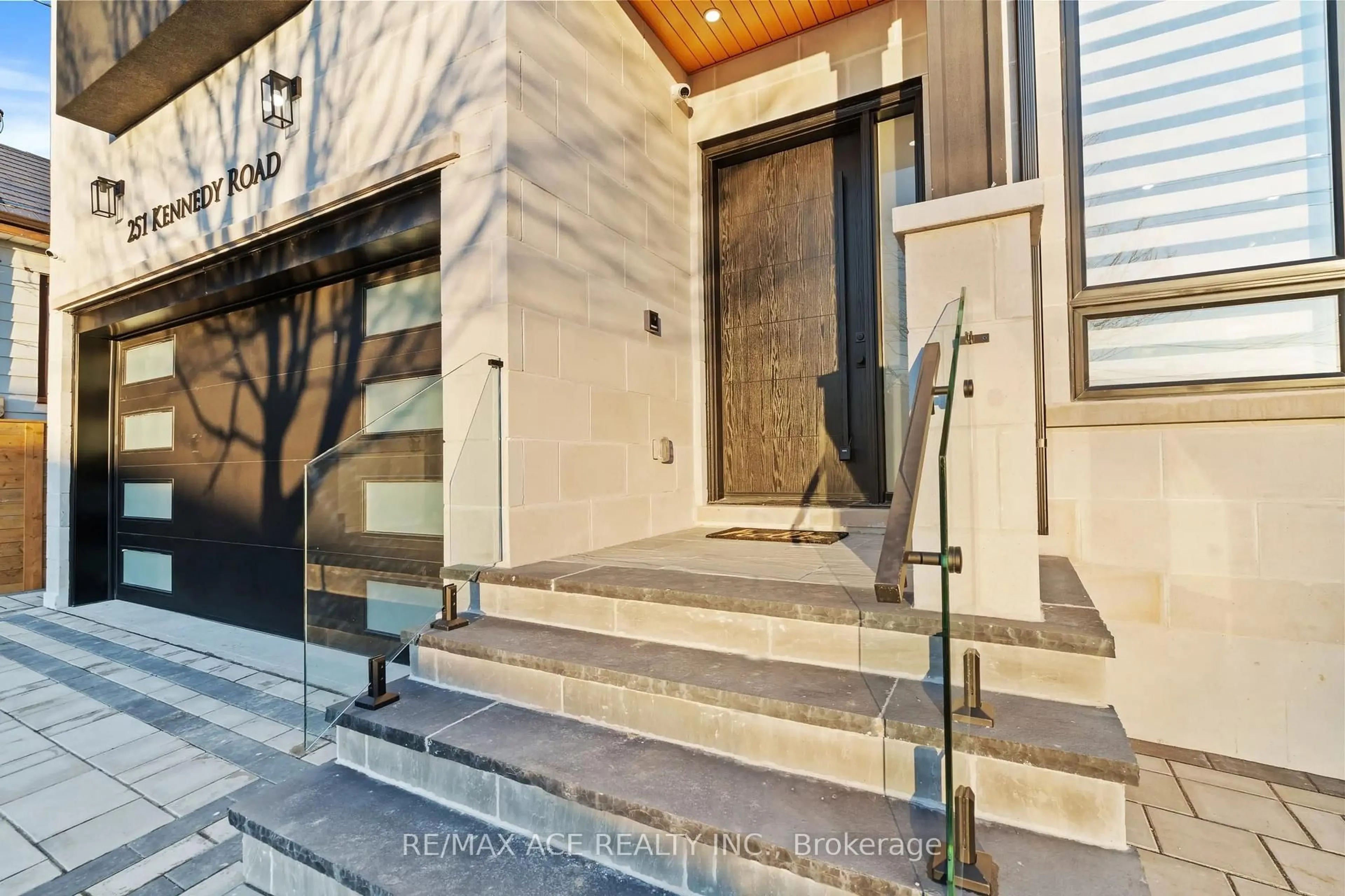 Unknown for 251 Kennedy Rd, Toronto Ontario M1N 3P4