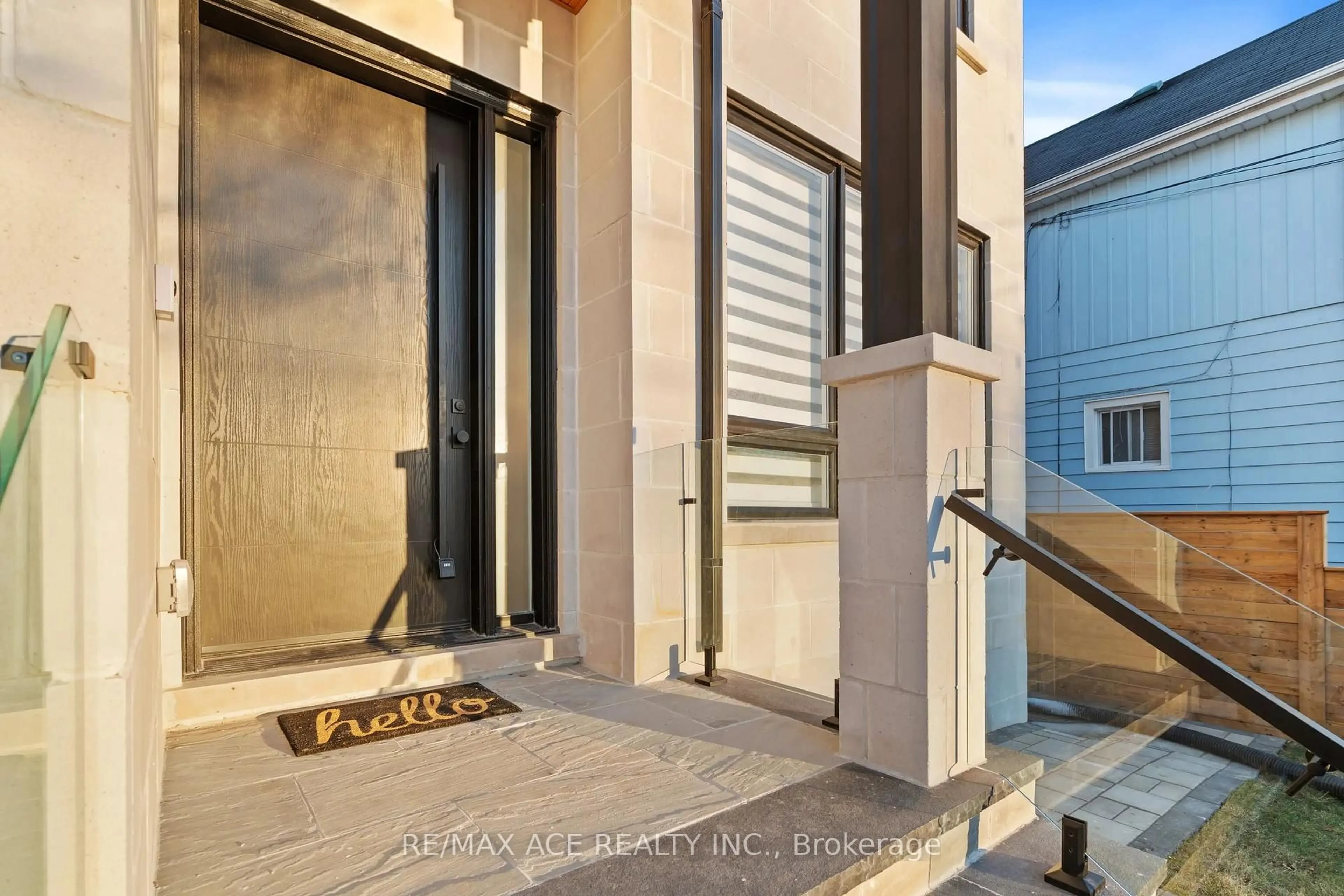 Indoor entryway for 251 Kennedy Rd, Toronto Ontario M1N 3P4