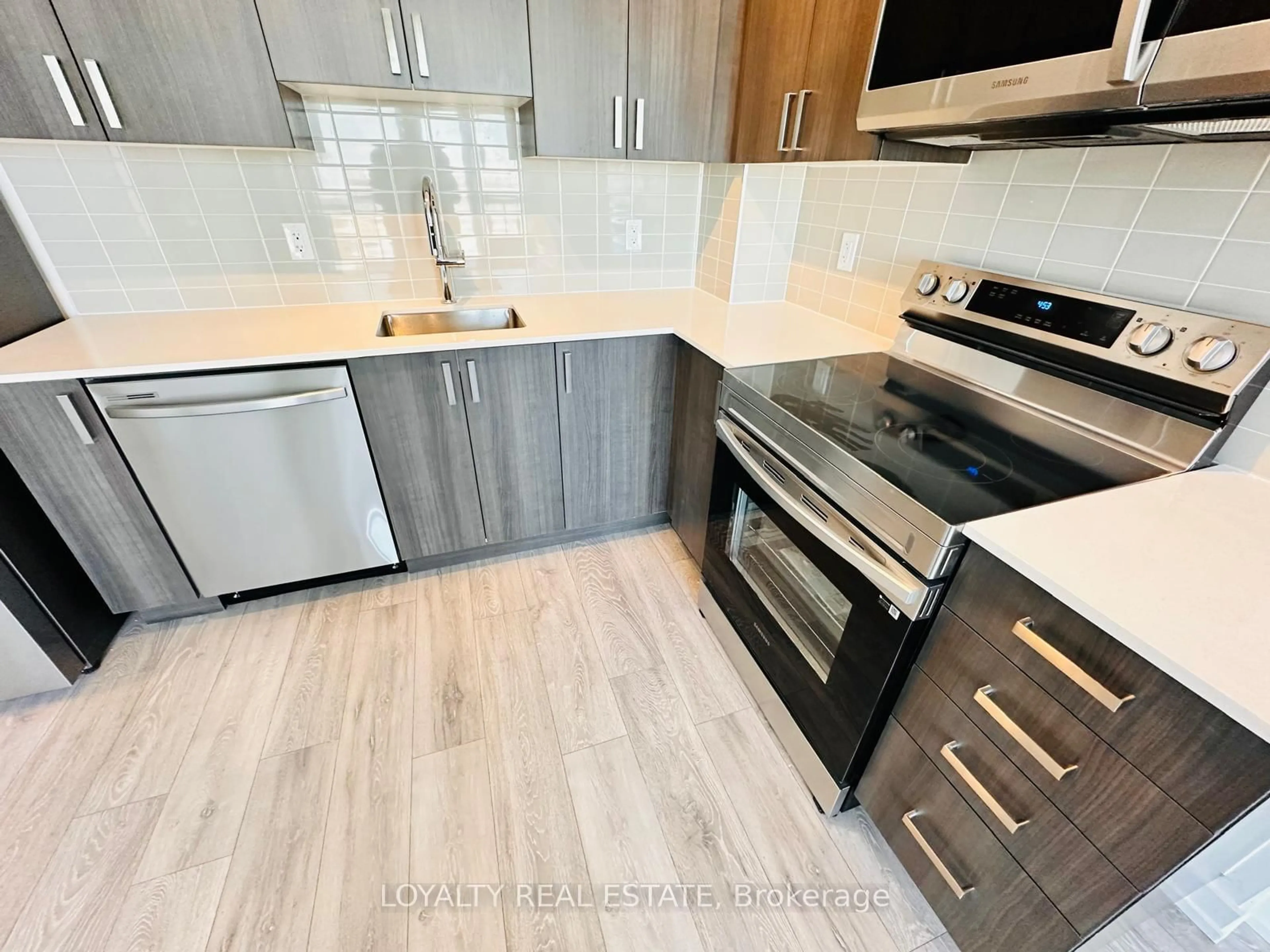 Contemporary kitchen, unknown for 1455 Celebration Dr #2111, Pickering Ontario L1W 0C3