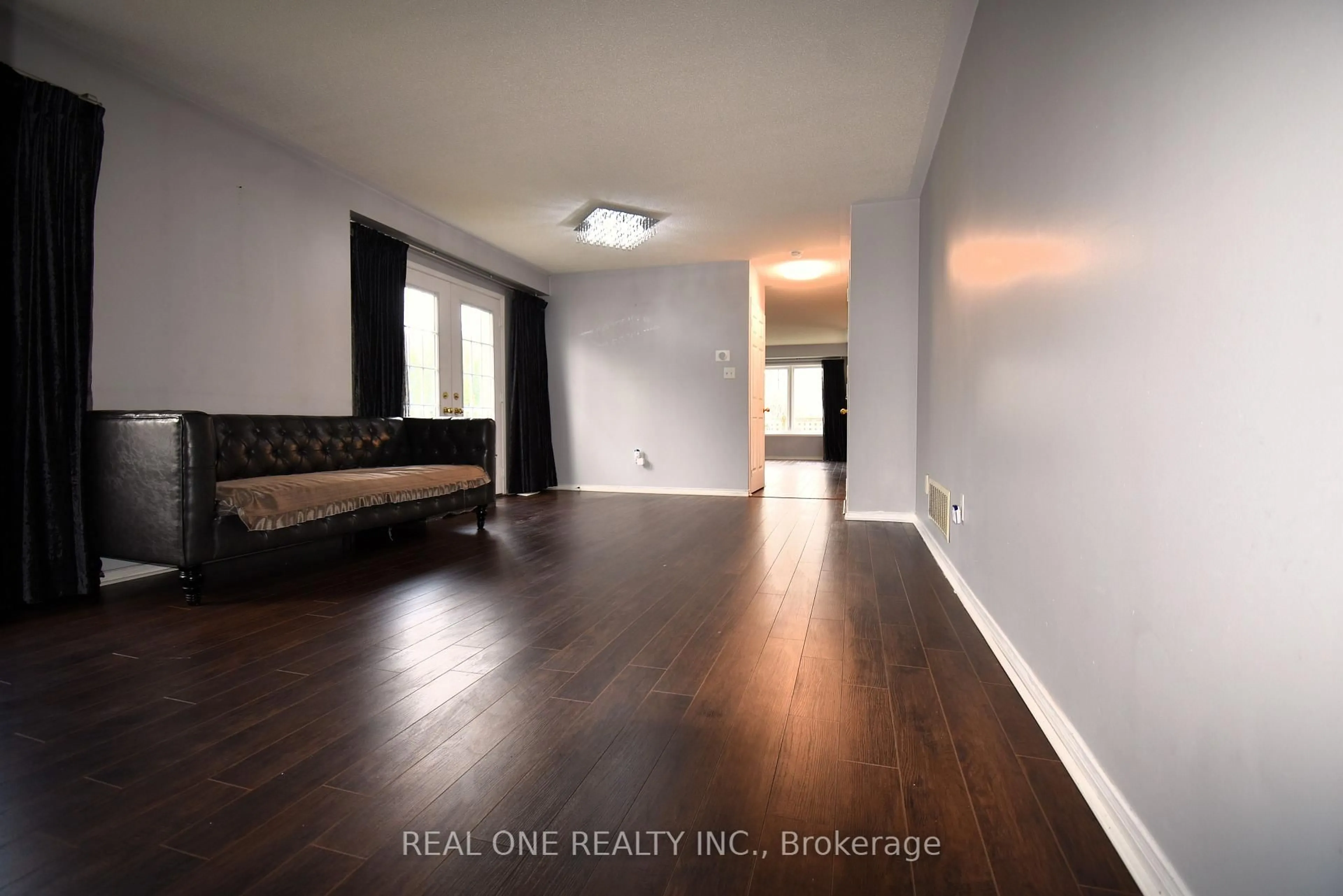 A pic of a room for 7 Settler's Crt, Whitby Ontario L1M 2L3