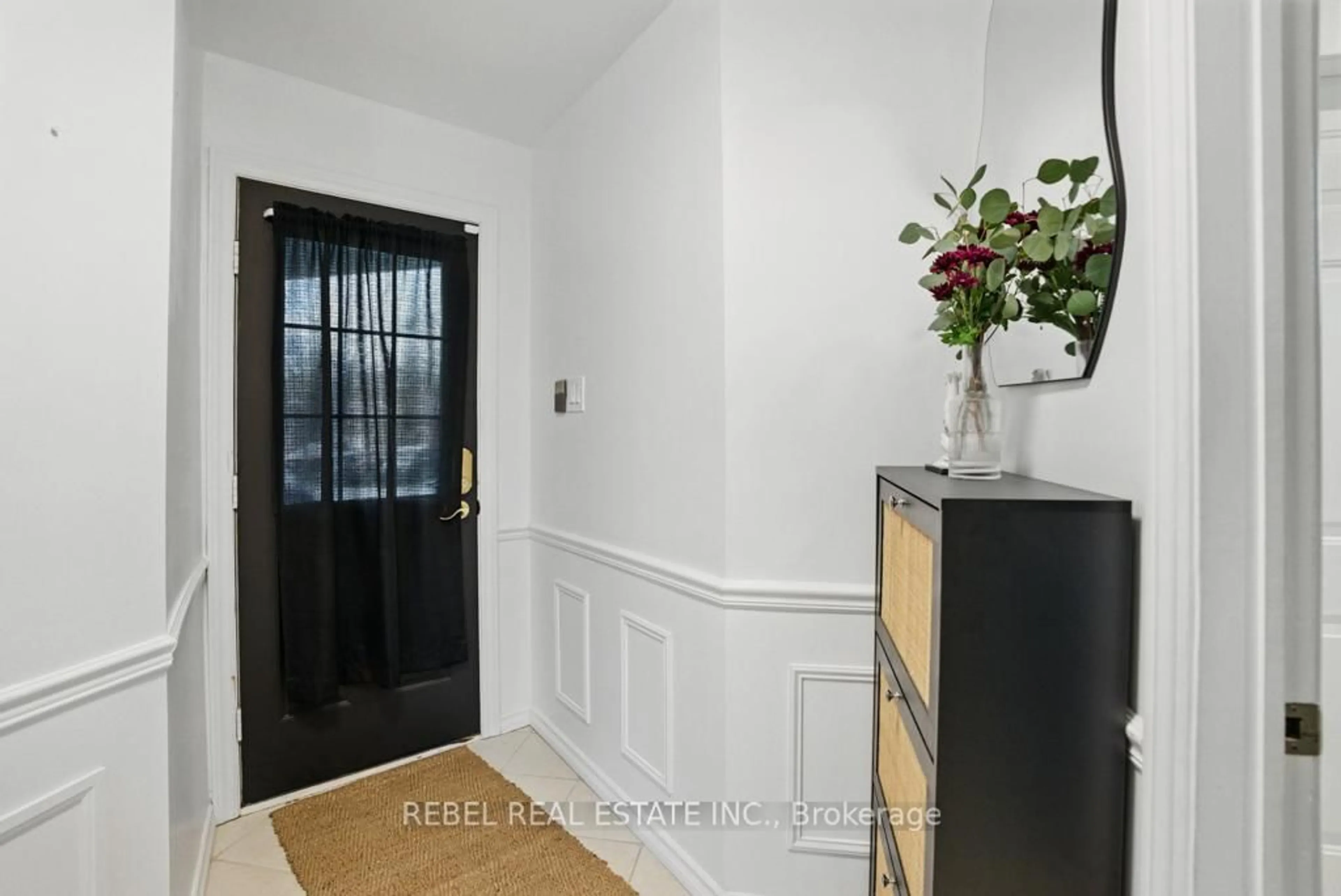Indoor entryway for 88 Fernbank Pl, Whitby Ontario L1R 1T2