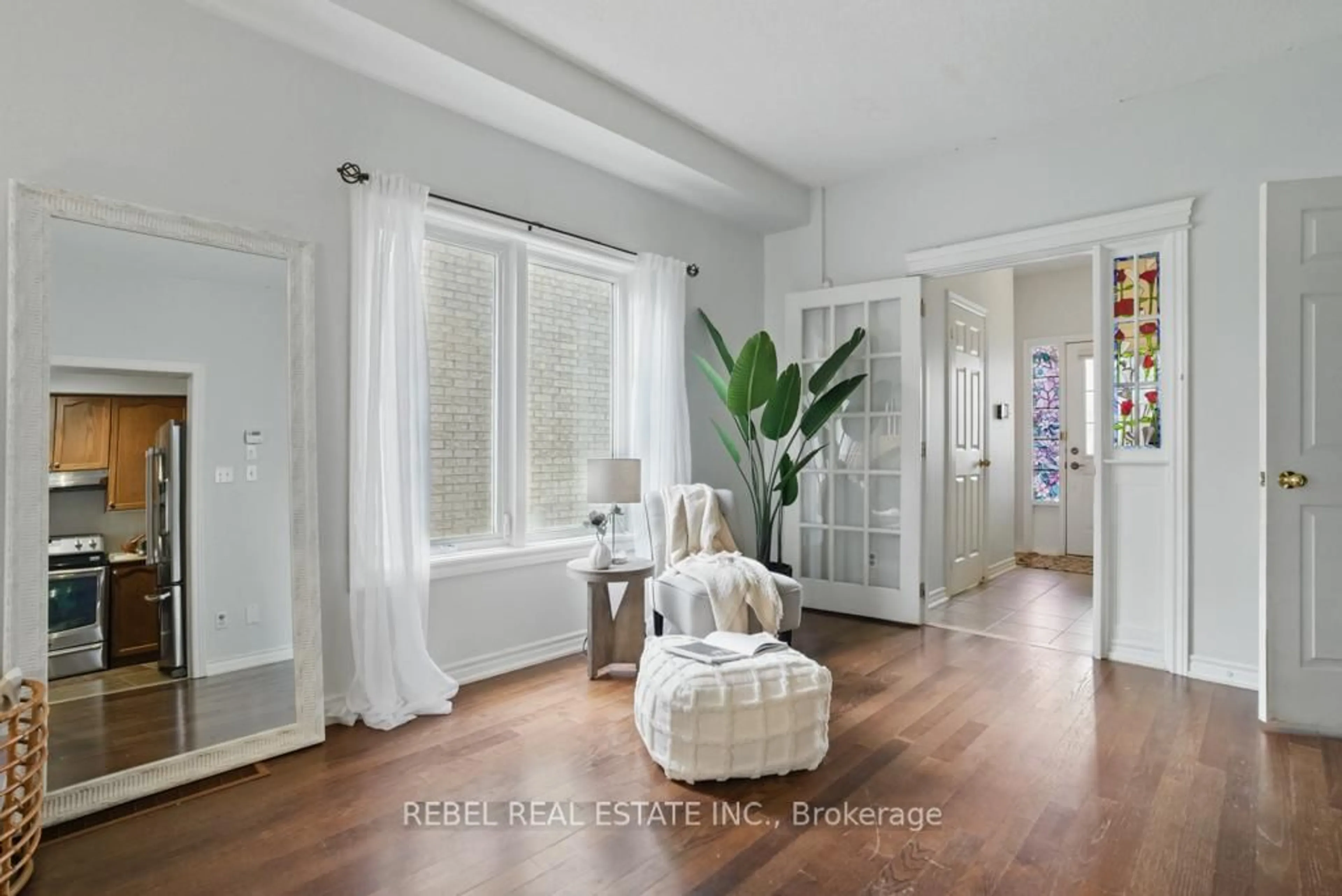 Indoor entryway for 33 Hanna Dr, Clarington Ontario L1C 5M4