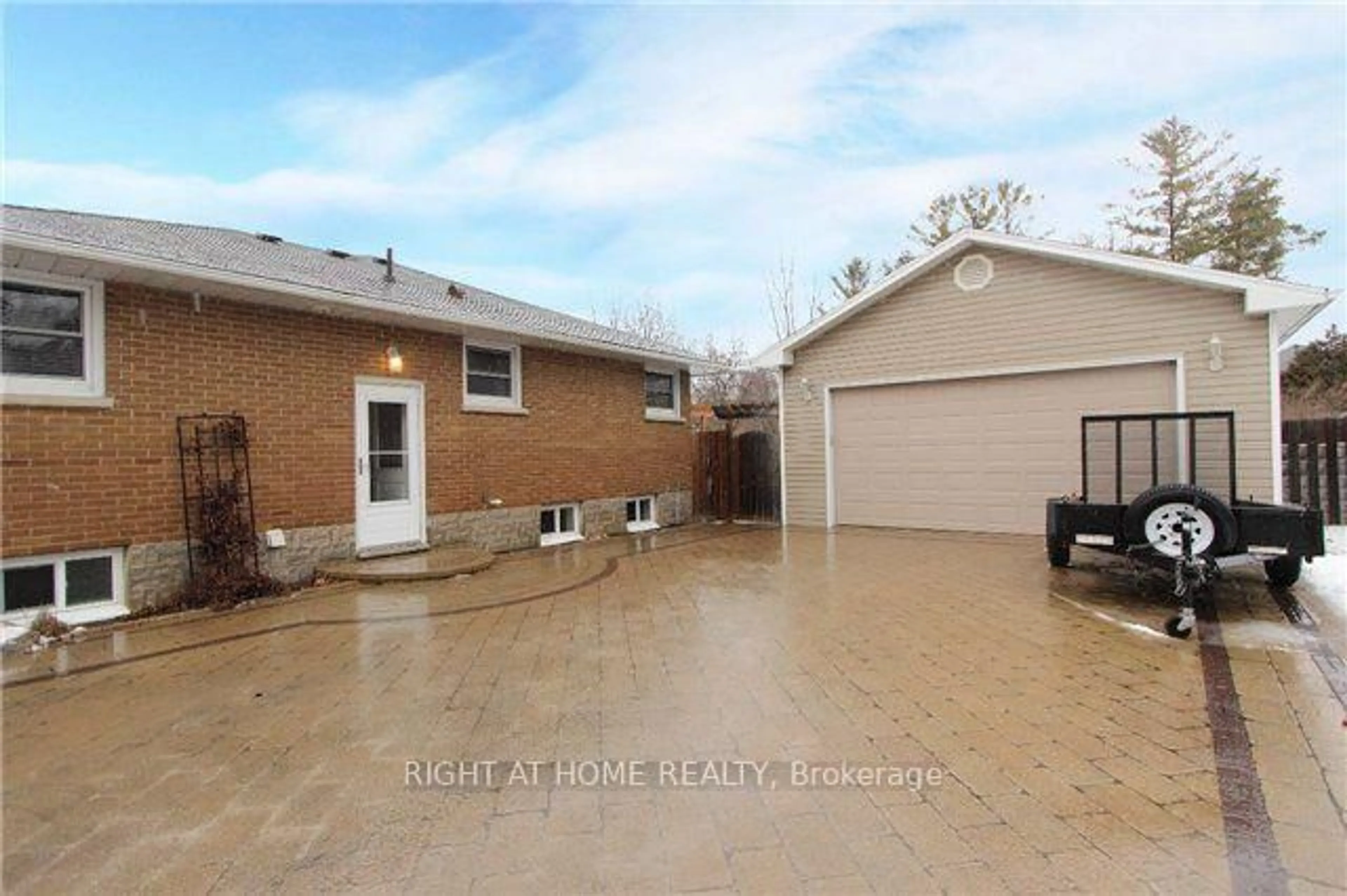 Unknown for 132 Winchester Rd, Whitby Ontario L1M 1X2