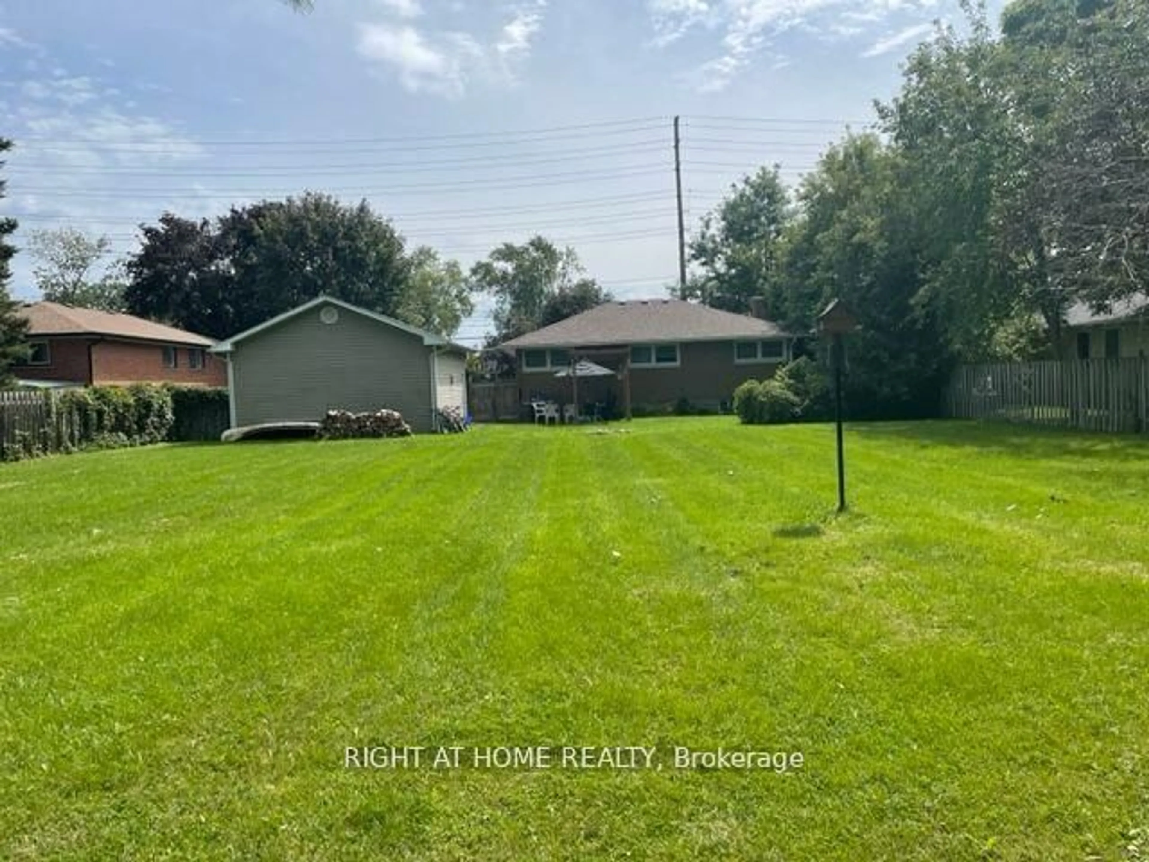 A pic from outside/outdoor area/front of a property/back of a property/a pic from drone, water/lake/river/ocean view for 132 Winchester Rd, Whitby Ontario L1M 1X2