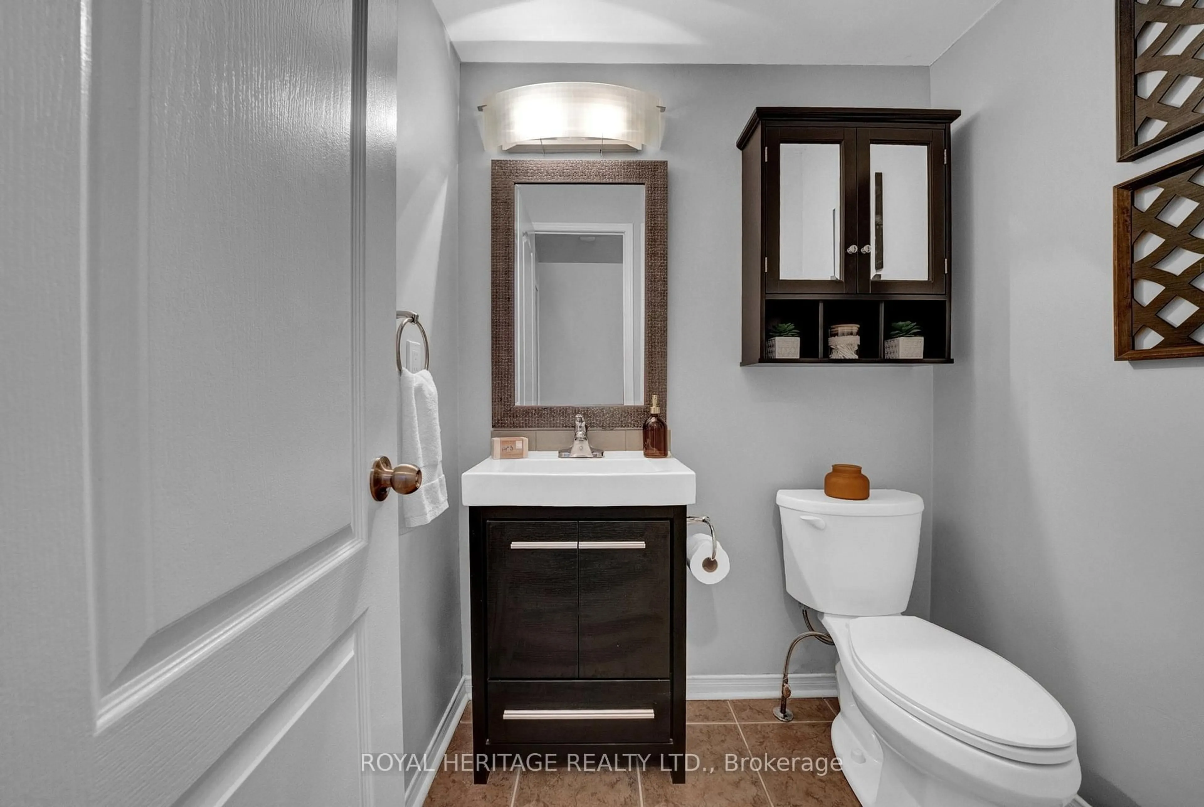 Standard bathroom, ceramic/tile floor for 68 Brookhouse Dr, Clarington Ontario L1B 1N8