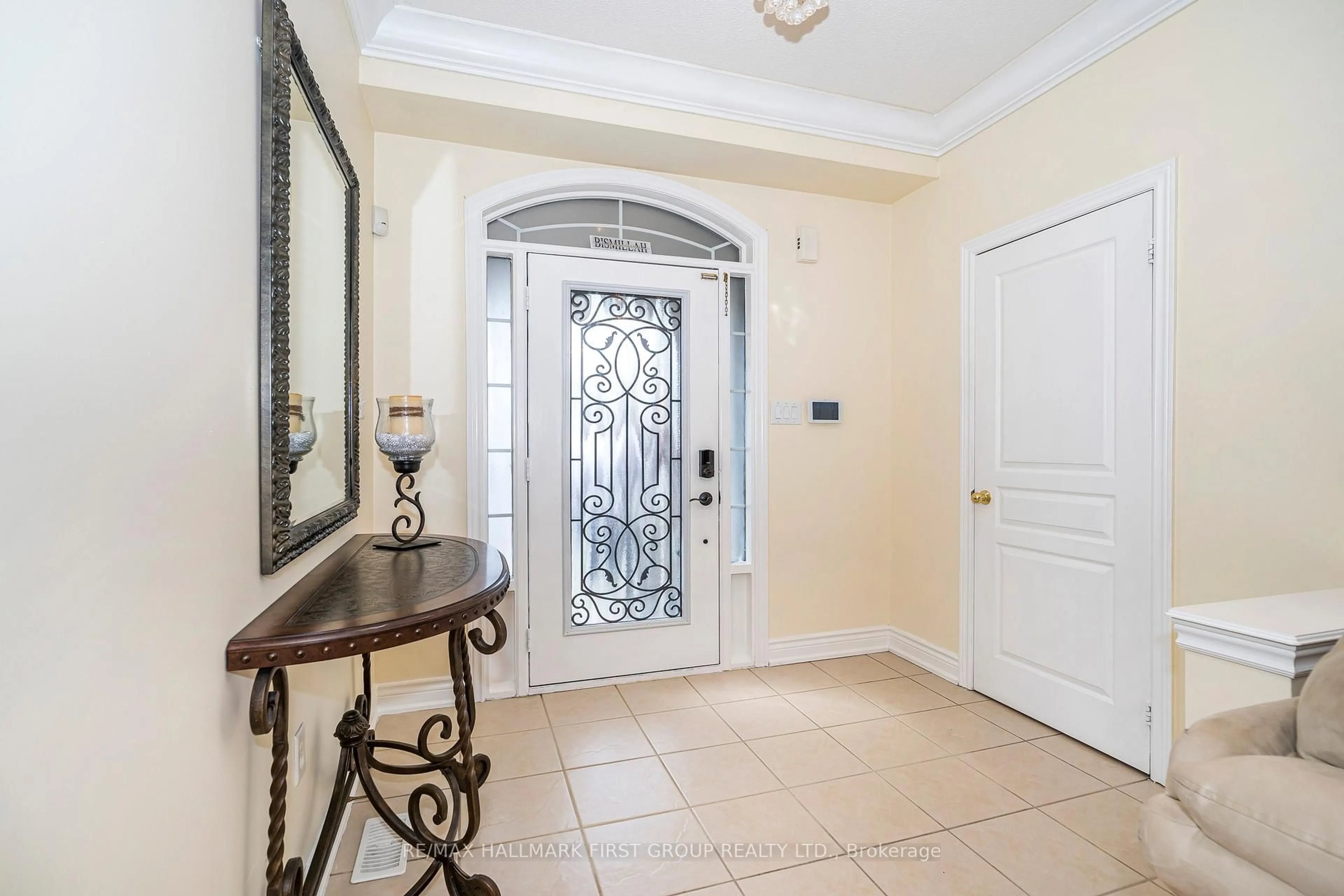 Indoor entryway for 75 Muscat Cres, Ajax Ontario L1Z 0B8