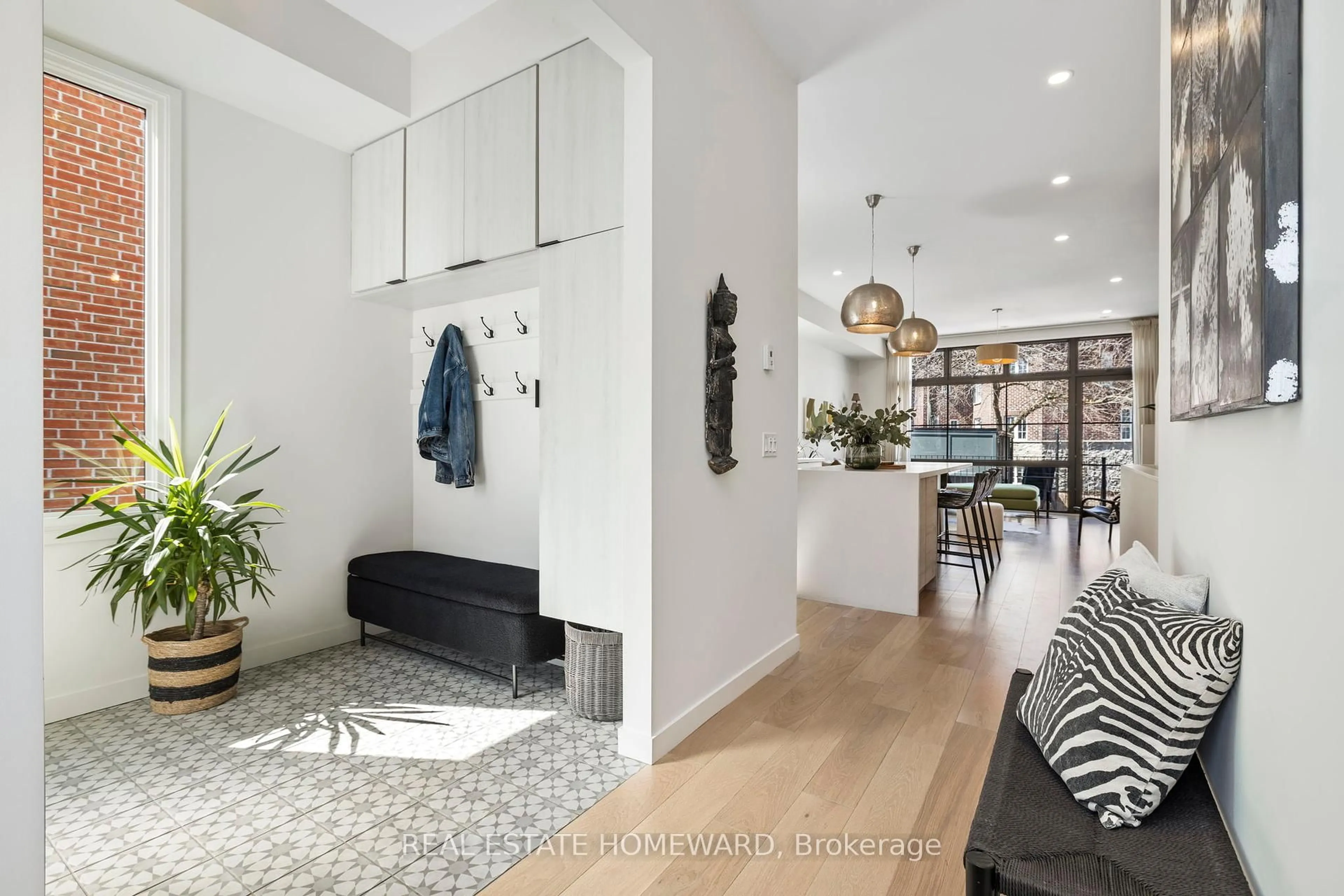 Indoor entryway for 1960 Dundas St, Toronto Ontario M4L 1M8