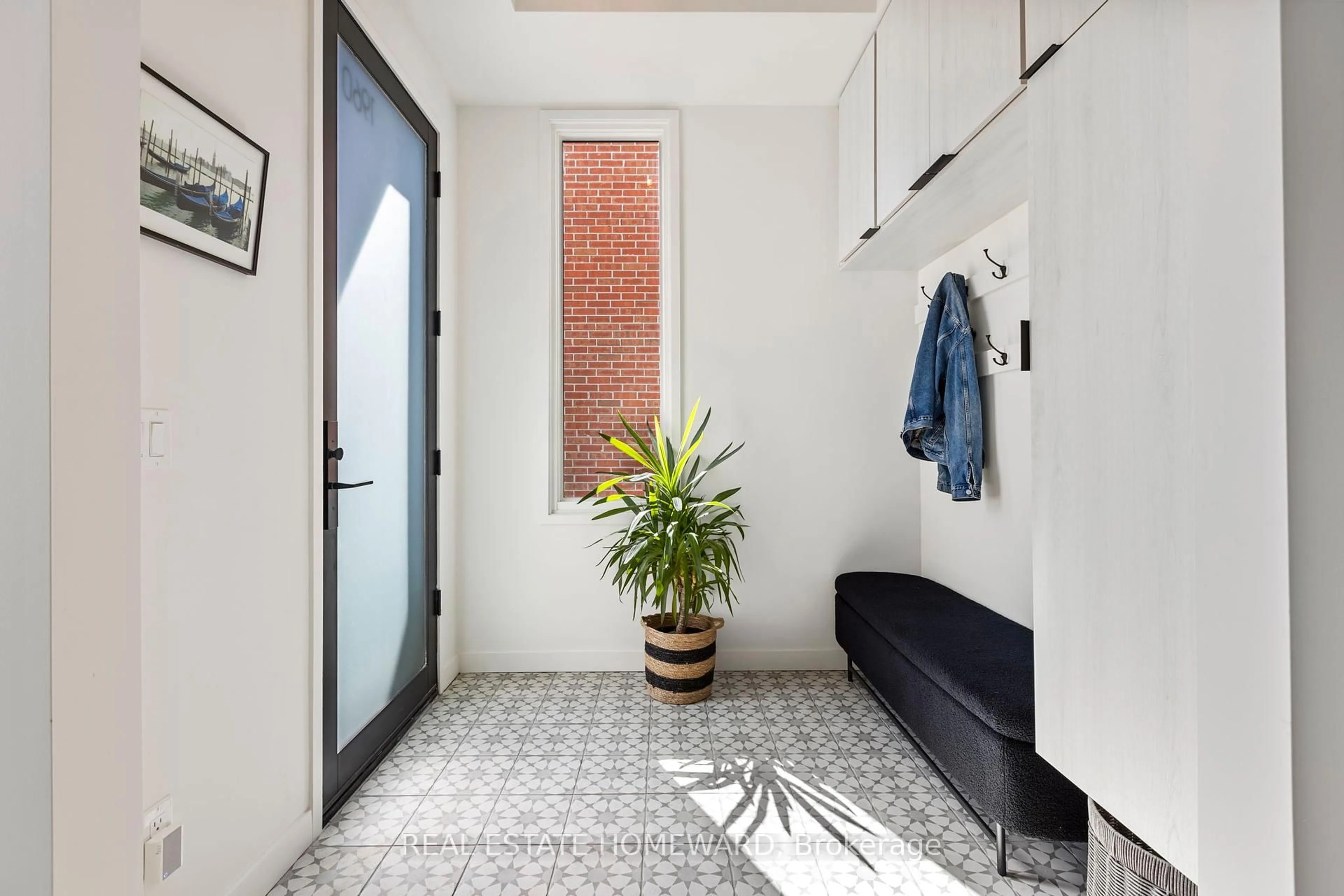 Indoor entryway for 1960 Dundas St, Toronto Ontario M4L 1M8