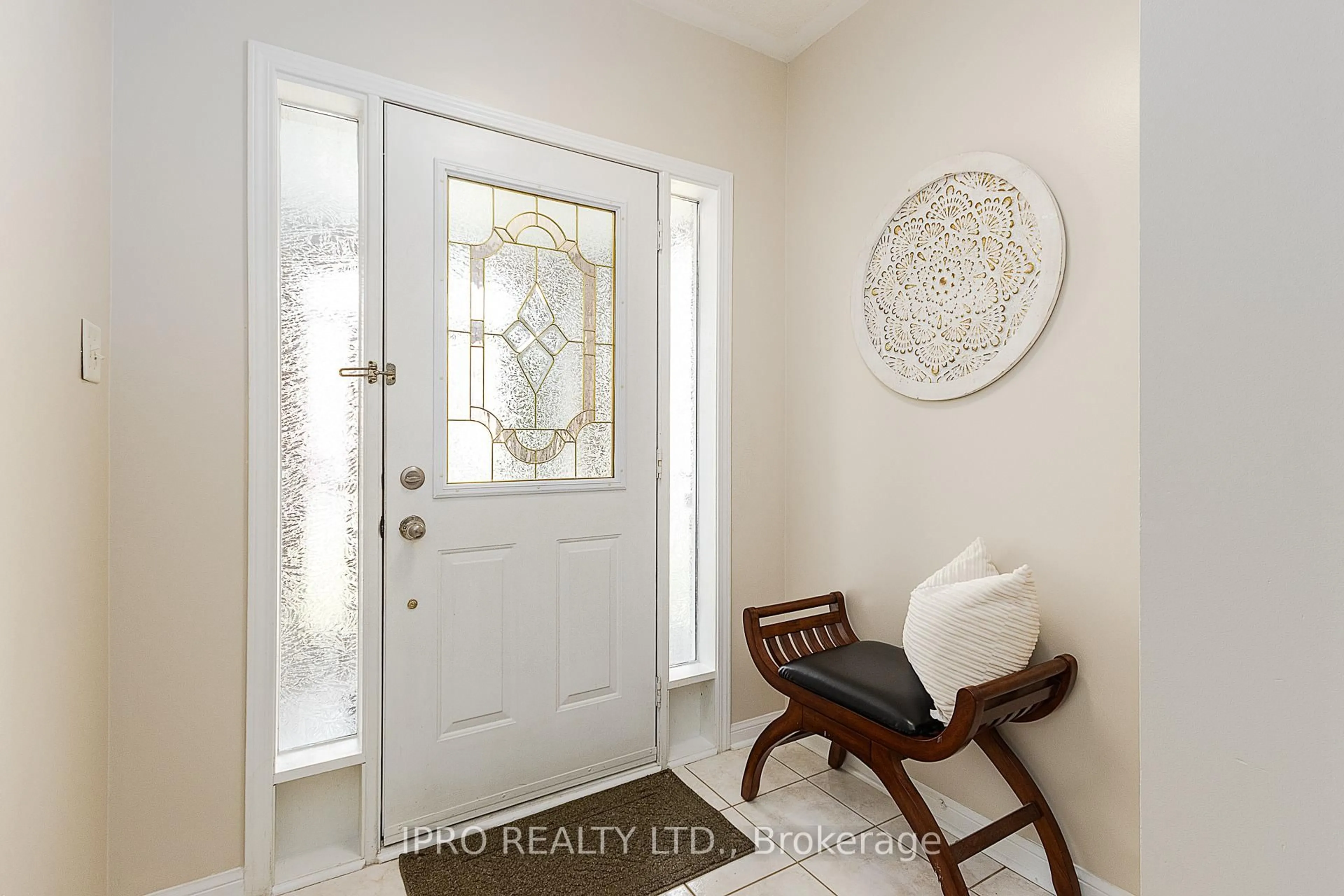 Indoor entryway for 15 Juneau Cres, Whitby Ontario L1R 3A1