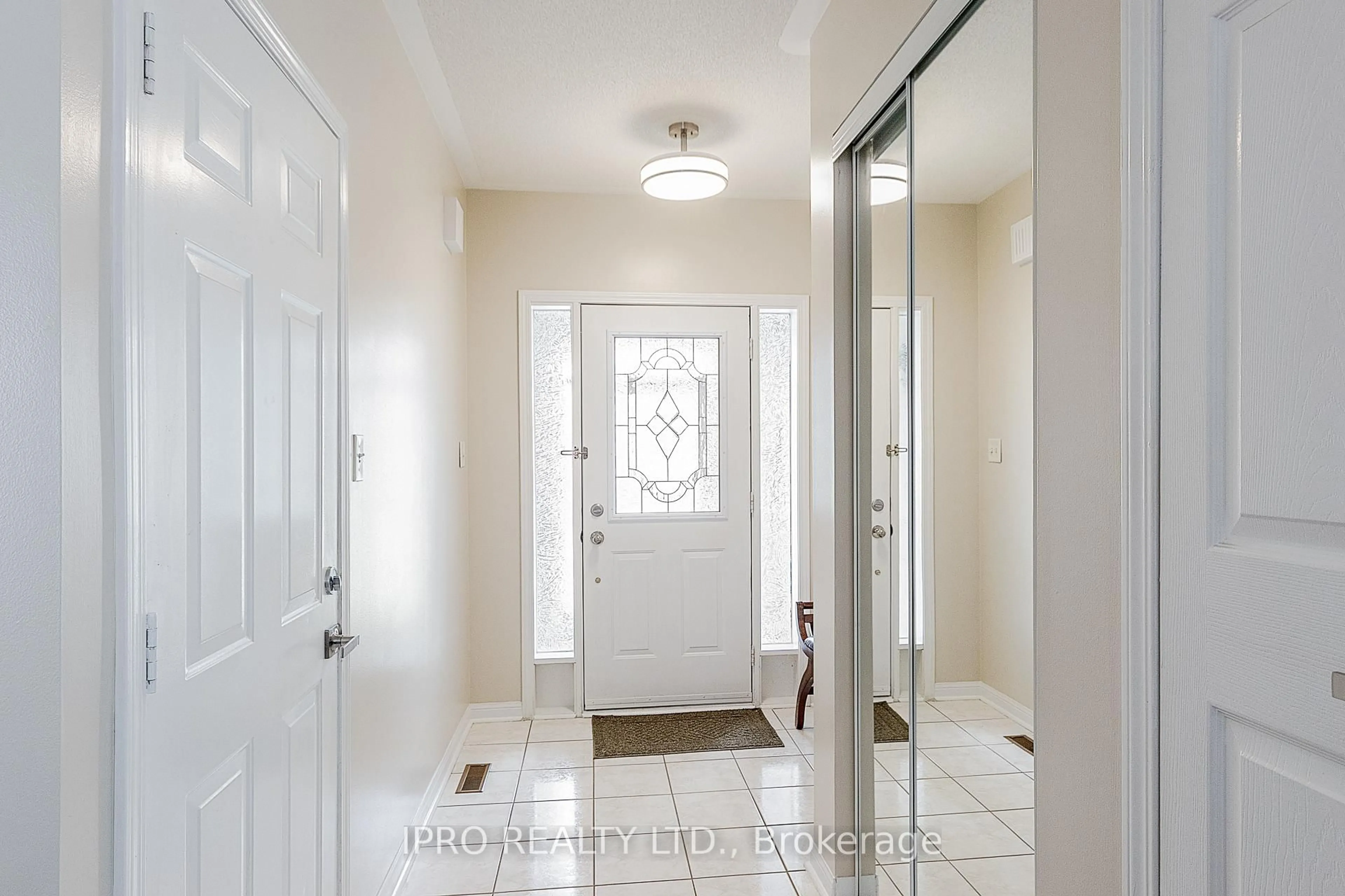 Indoor entryway for 15 Juneau Cres, Whitby Ontario L1R 3A1