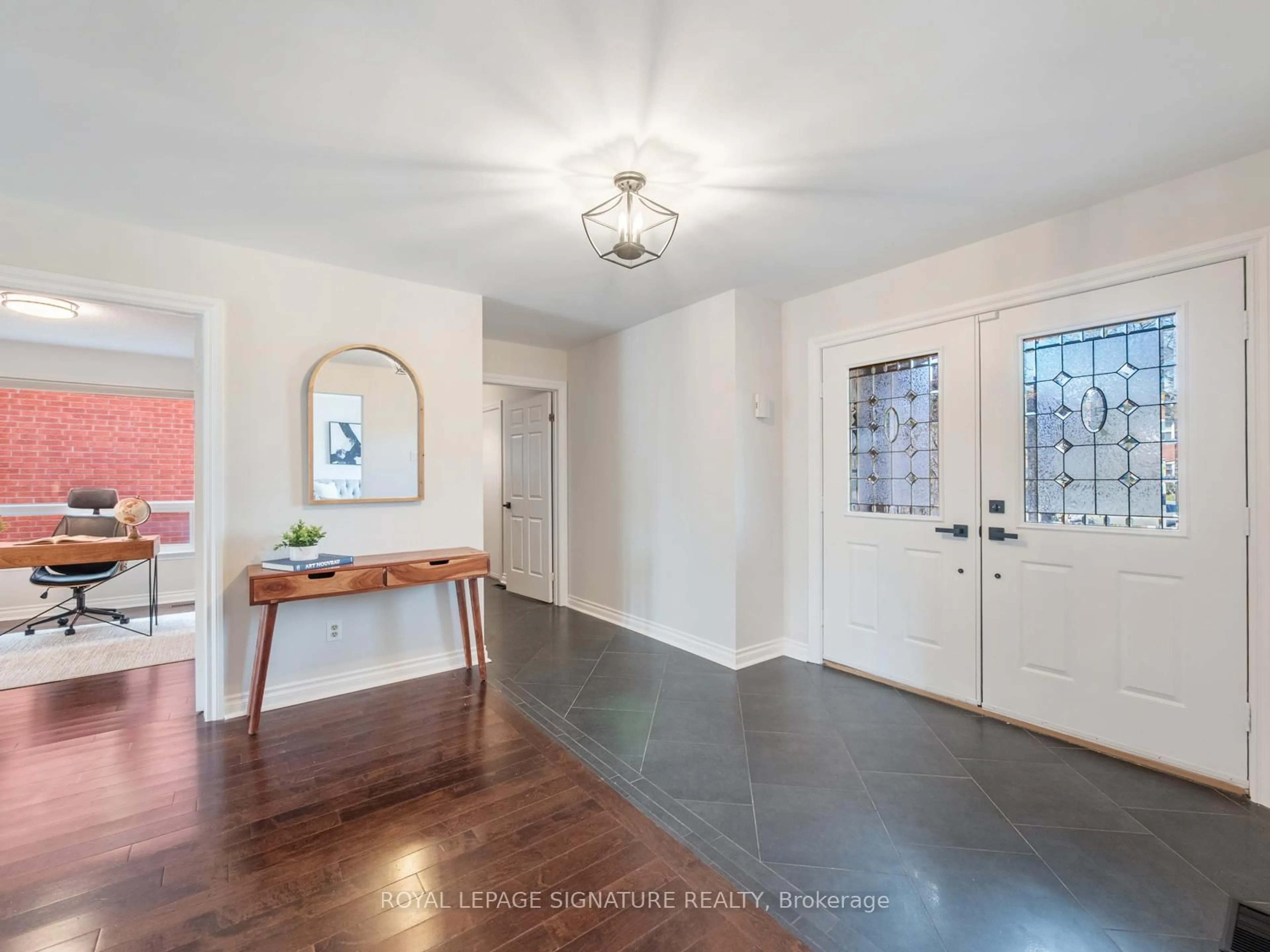Indoor entryway for 21 Clearlake Ave, Toronto Ontario M1C 4L7