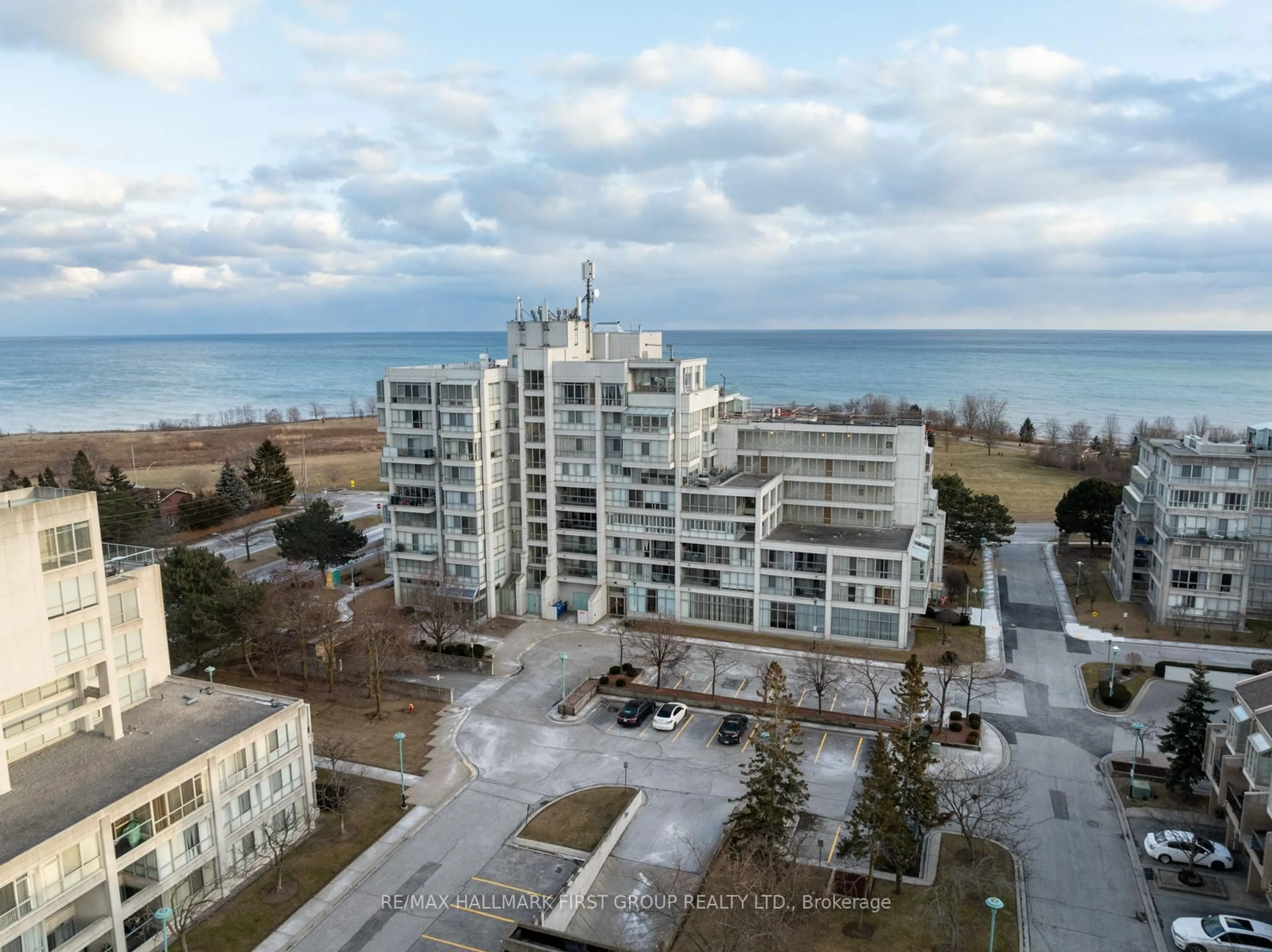 A pic from outside/outdoor area/front of a property/back of a property/a pic from drone, unknown for 45 Cumberland Lane #413, Ajax Ontario L1S 7K3