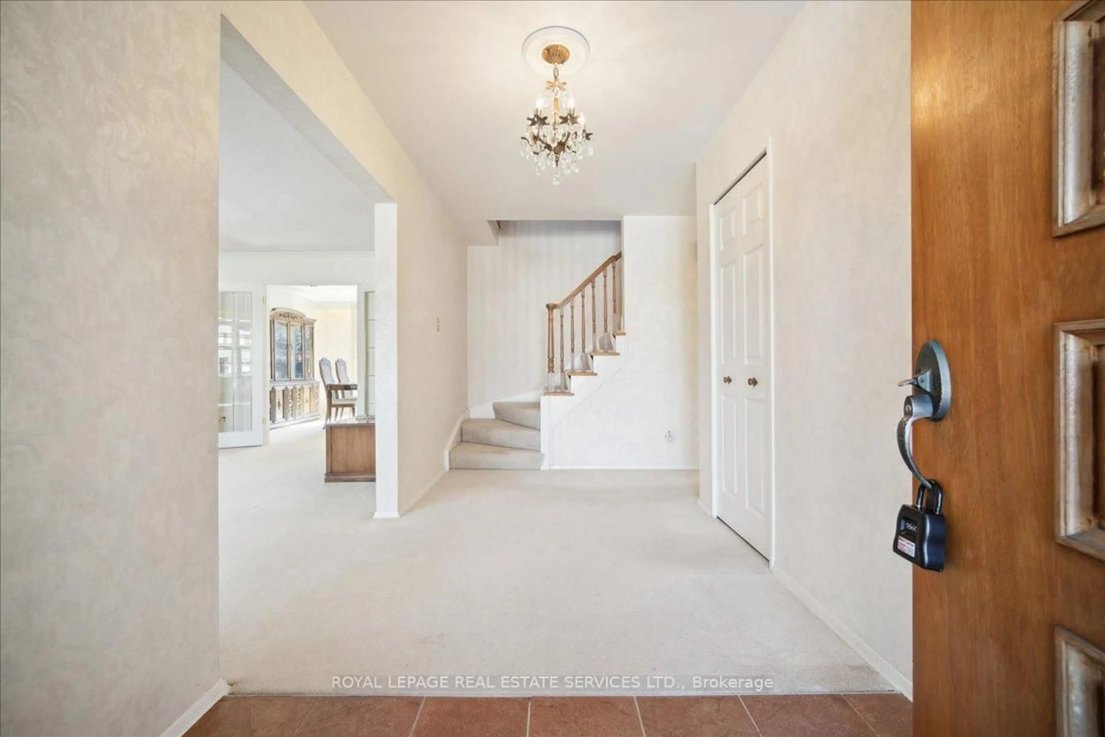Indoor entryway for 79 Groomsport Cres, Toronto Ontario M1T 2K8