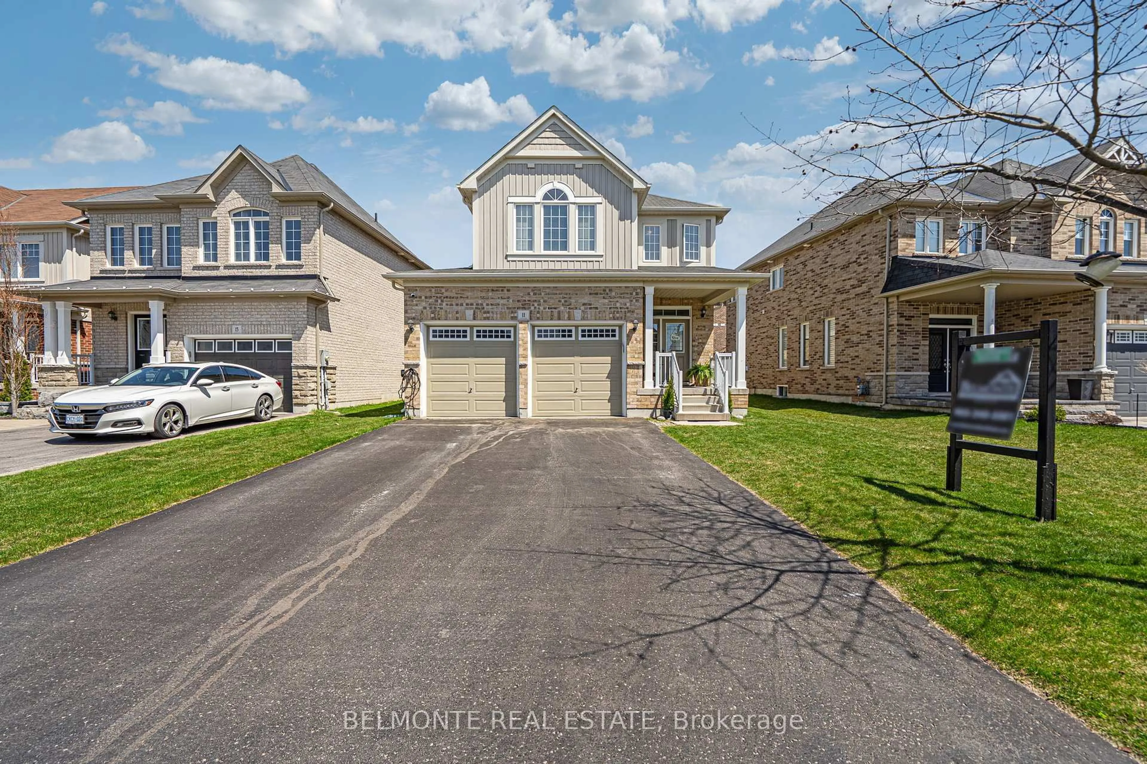 A pic from outside/outdoor area/front of a property/back of a property/a pic from drone, street for 11 William Ingles Dr, Clarington Ontario L1E 0E3