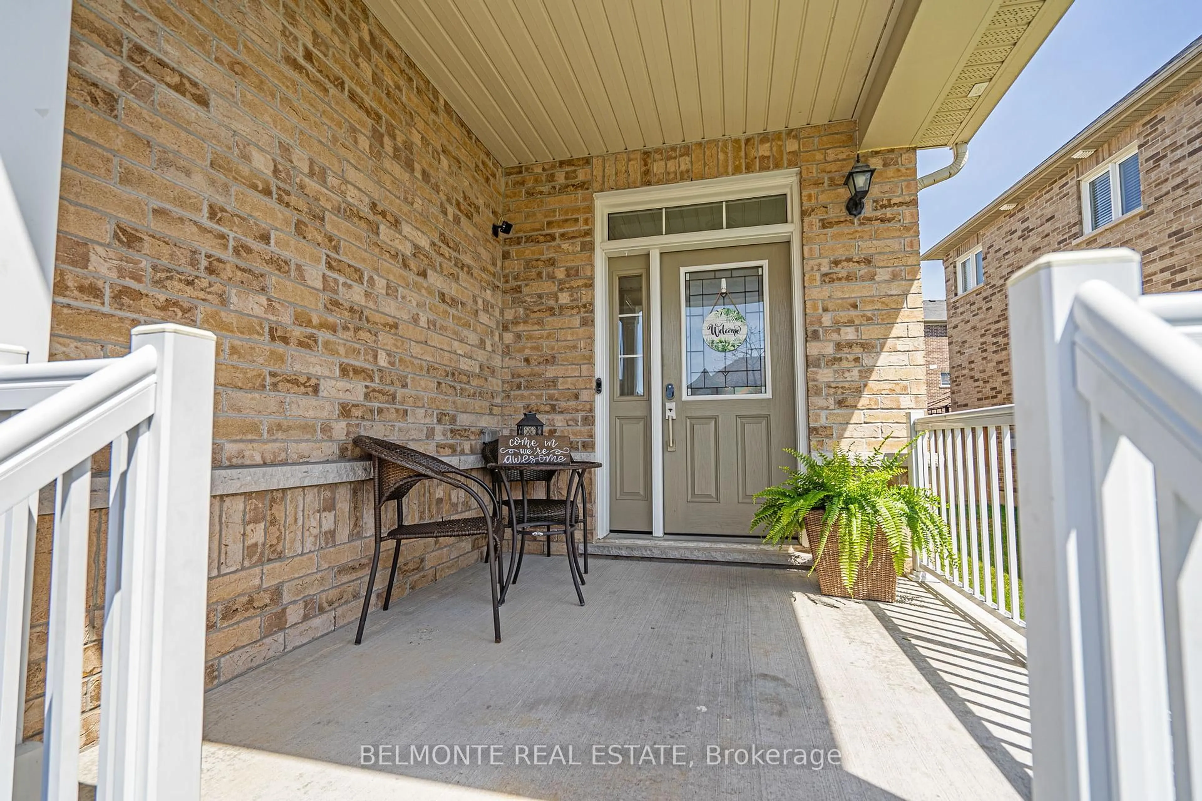 Indoor entryway for 11 William Ingles Dr, Clarington Ontario L1E 0E3