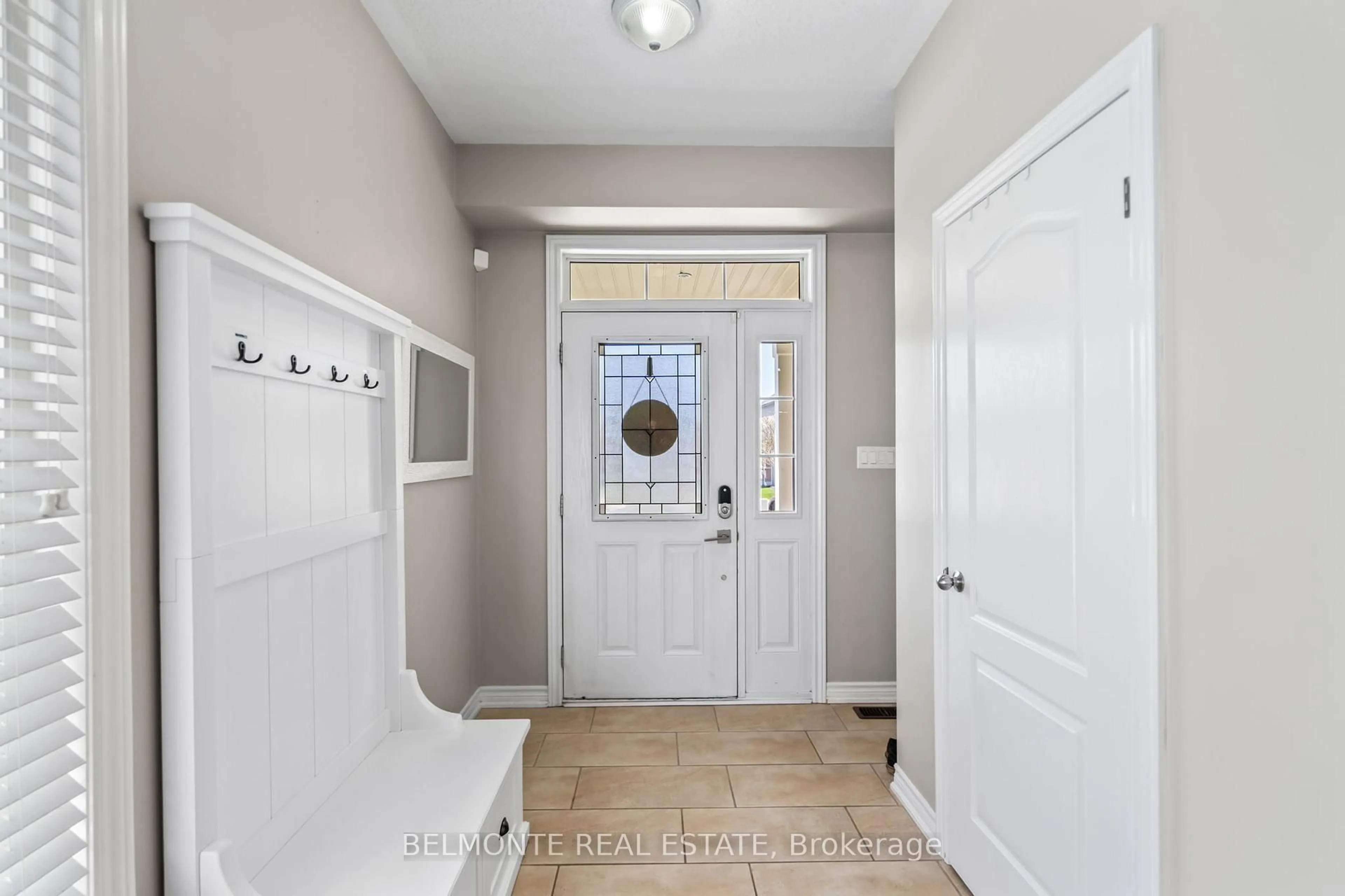 Indoor entryway for 11 William Ingles Dr, Clarington Ontario L1E 0E3