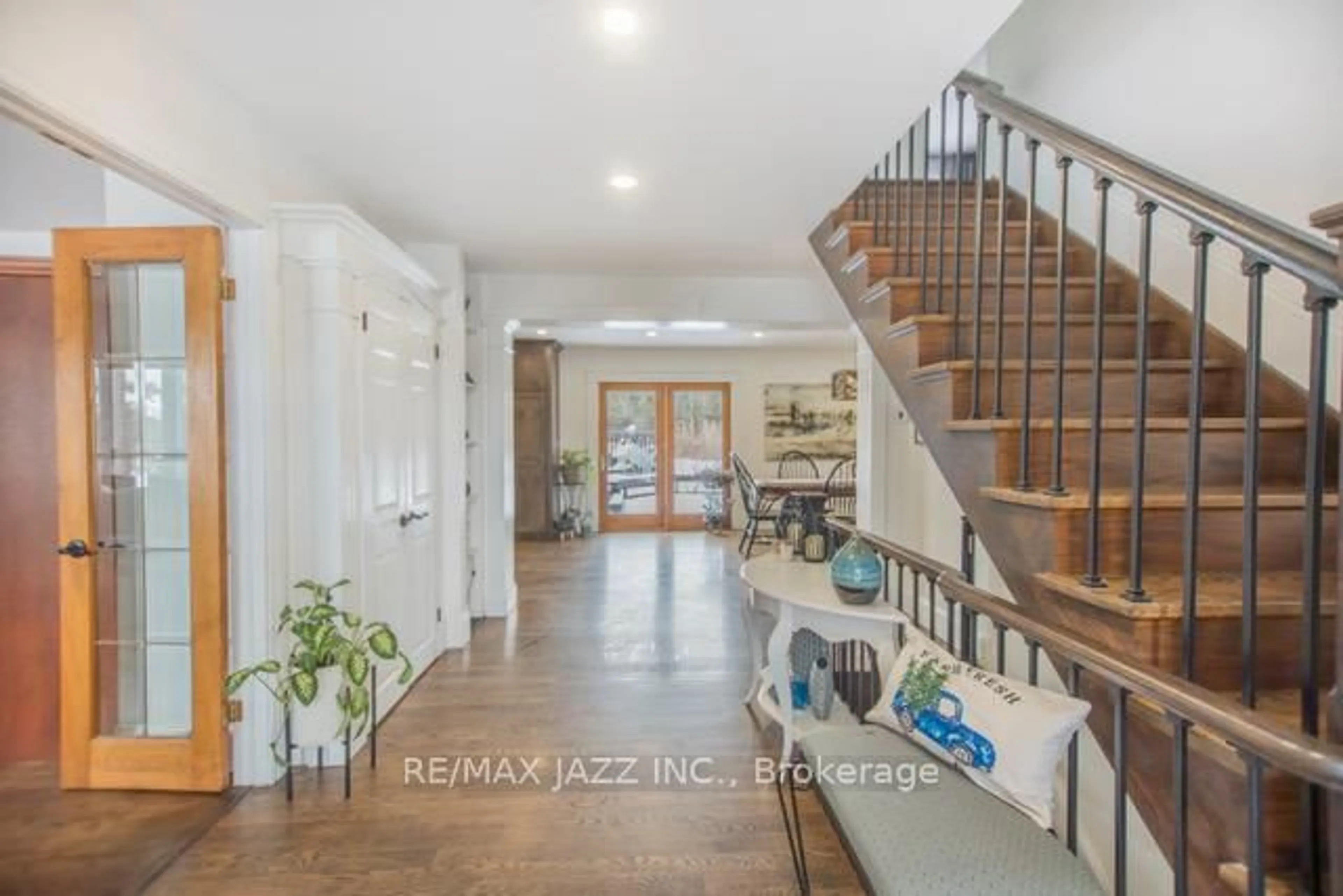 Indoor entryway for 2880 Holt Rd, Clarington Ontario L1C 3K4
