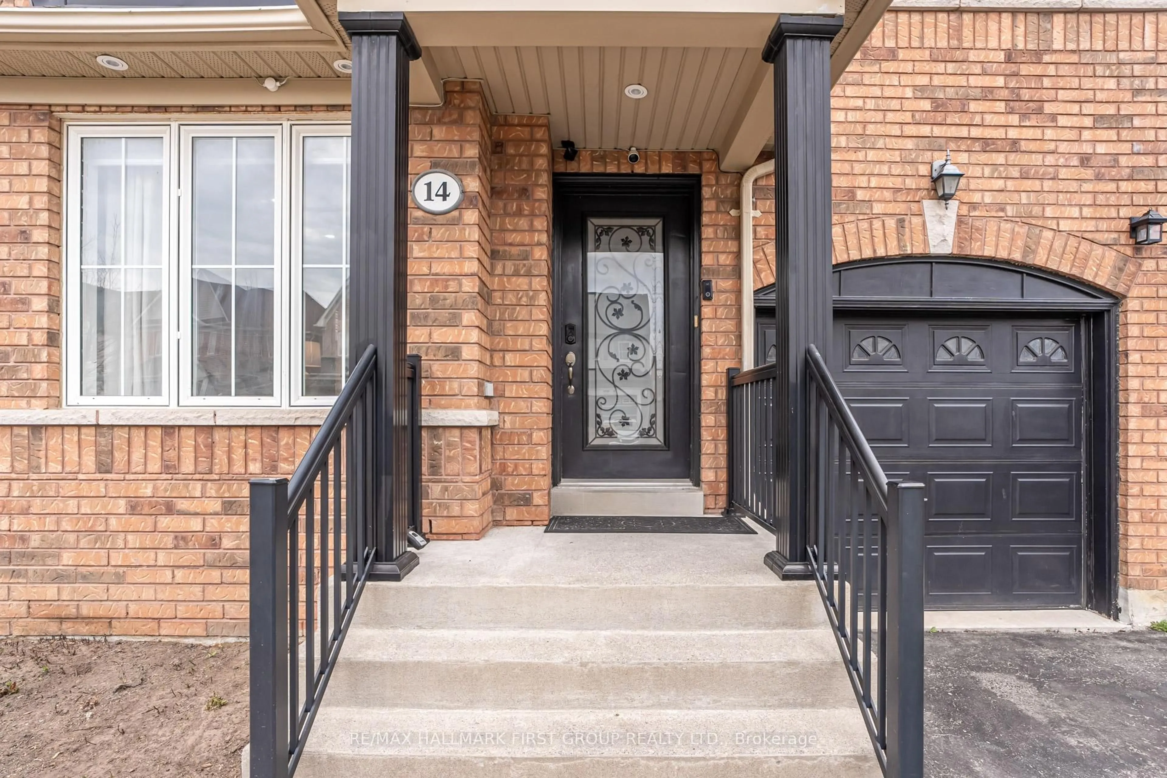 Indoor entryway for 14 Marriner Cres, Ajax Ontario L1Z 1Y9