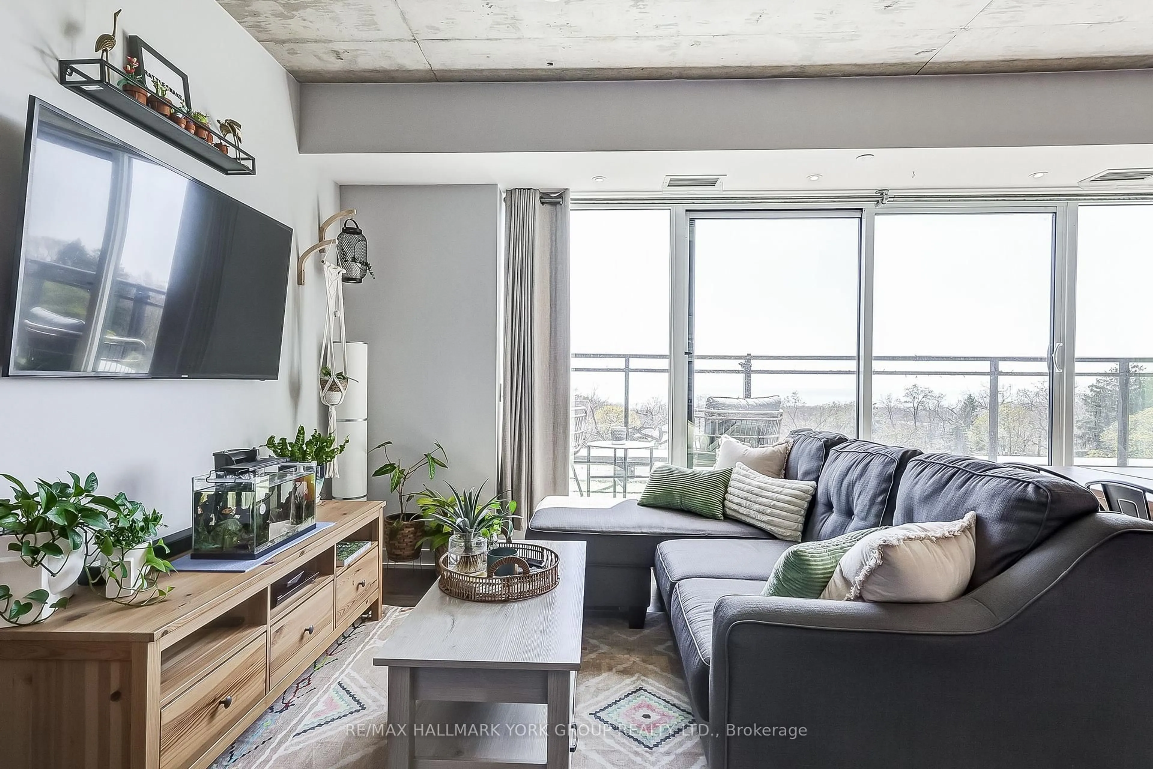 Living room with furniture, cement floor for 665 Kingston Rd #601, Toronto Ontario M4E 0B6